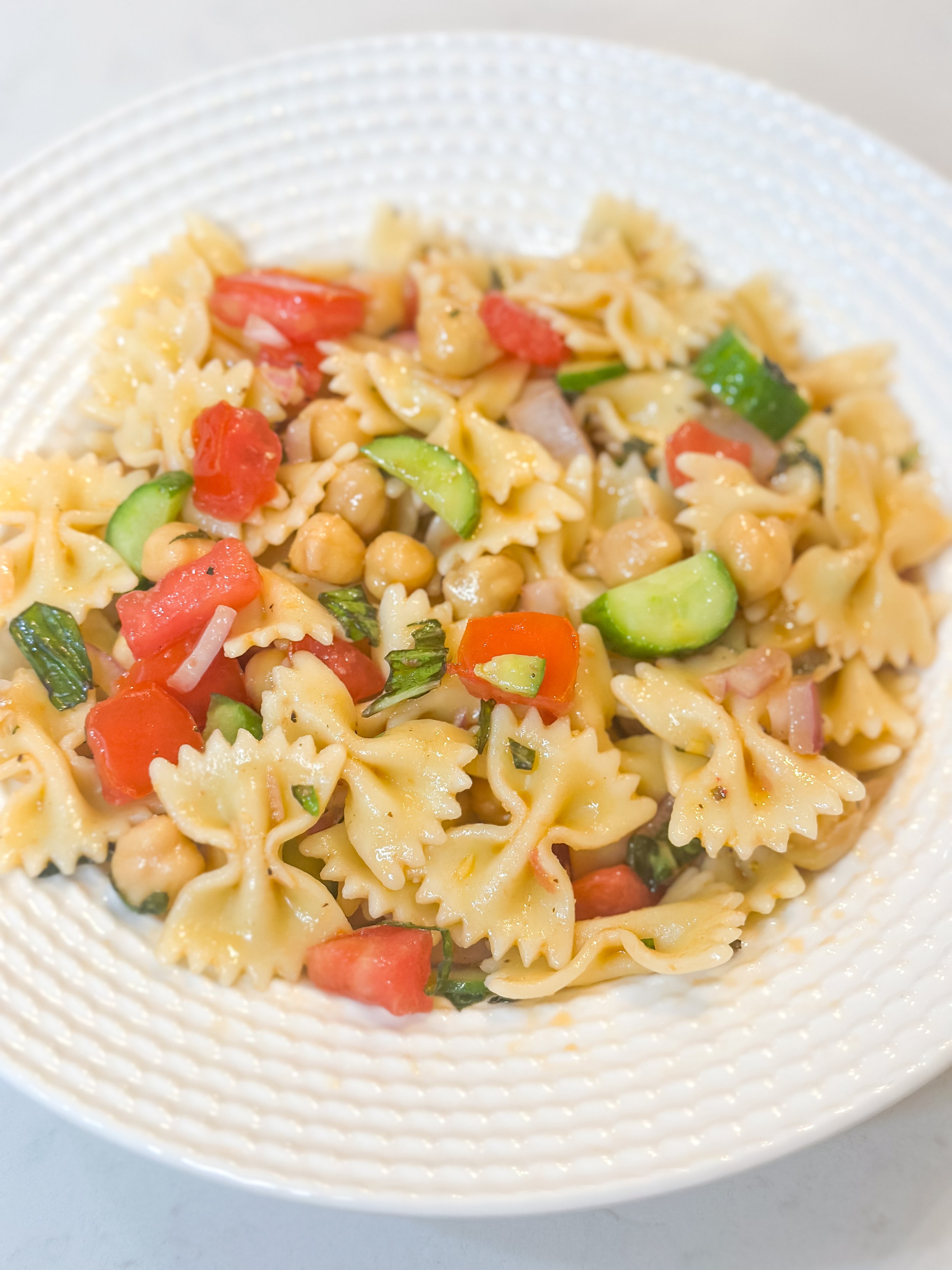 🌿 Bow Tie Pasta Salad with Shallot Dijon Vinaigrette