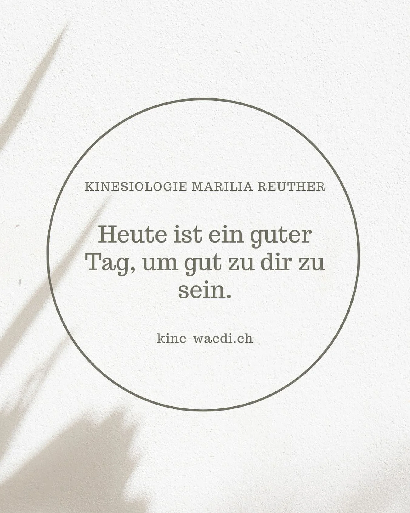 Manchmal vergessen wir im Alltag, uns selbst etwas Gutes zu tun. ✨
Heute darfst du dich bewusst an erste Stelle setzen. 

🌸 G&ouml;nn dir eine kleine Auszeit f&uuml;r dich.

📲 Buche deine Sitzung auf kine-waedi.ch oder mache mir eine DM wenn du Fra