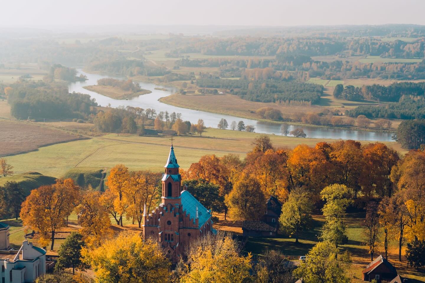 Kernavė, the seat of ancient hill forts of Lithuania. We are thinking of launching a four-capitals day trip this summer, would you join? #tourlithuania