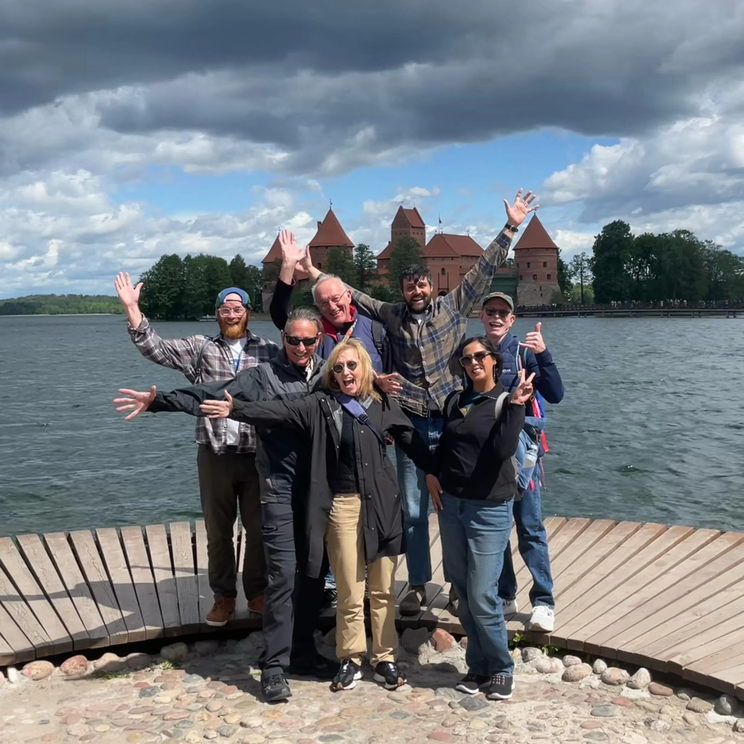 Windy Trakai Wednesdays with Missouri, Nederlander, UK and New Hampshire 🌳 #tourlithuania