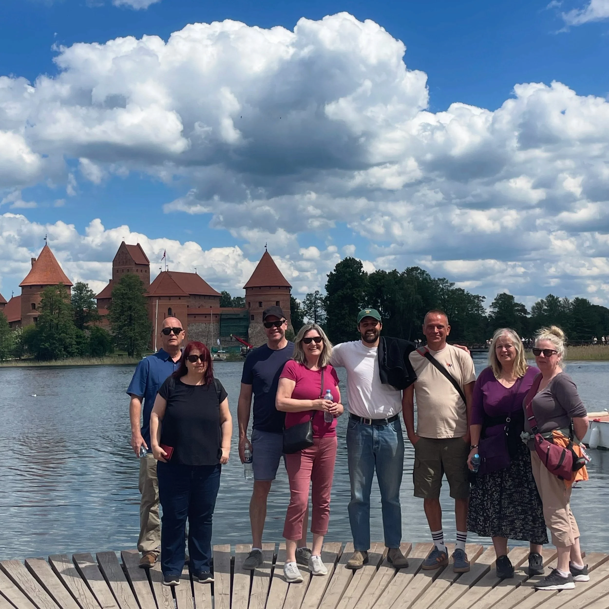 Trakai with two Lithuanian Canadians, Austrian Canadian, team Austria and team Norway 🇨🇦 🇦🇹 🇳🇴 🇱🇹 #tourlithuania