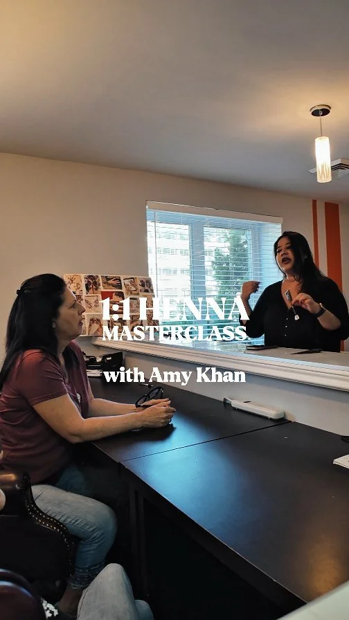 A morning of artistry and learning — Amy Khan (@mehndibyumem) brought her expertise to an intimate 1:1 Henna Masterclass at Agence Thaly. guiding every detail from design flow to technique.
