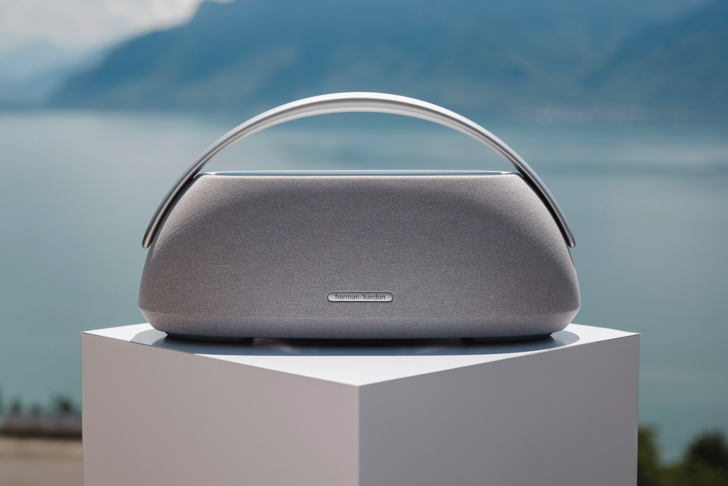 Go+Play3 speaker dressed in gray textile