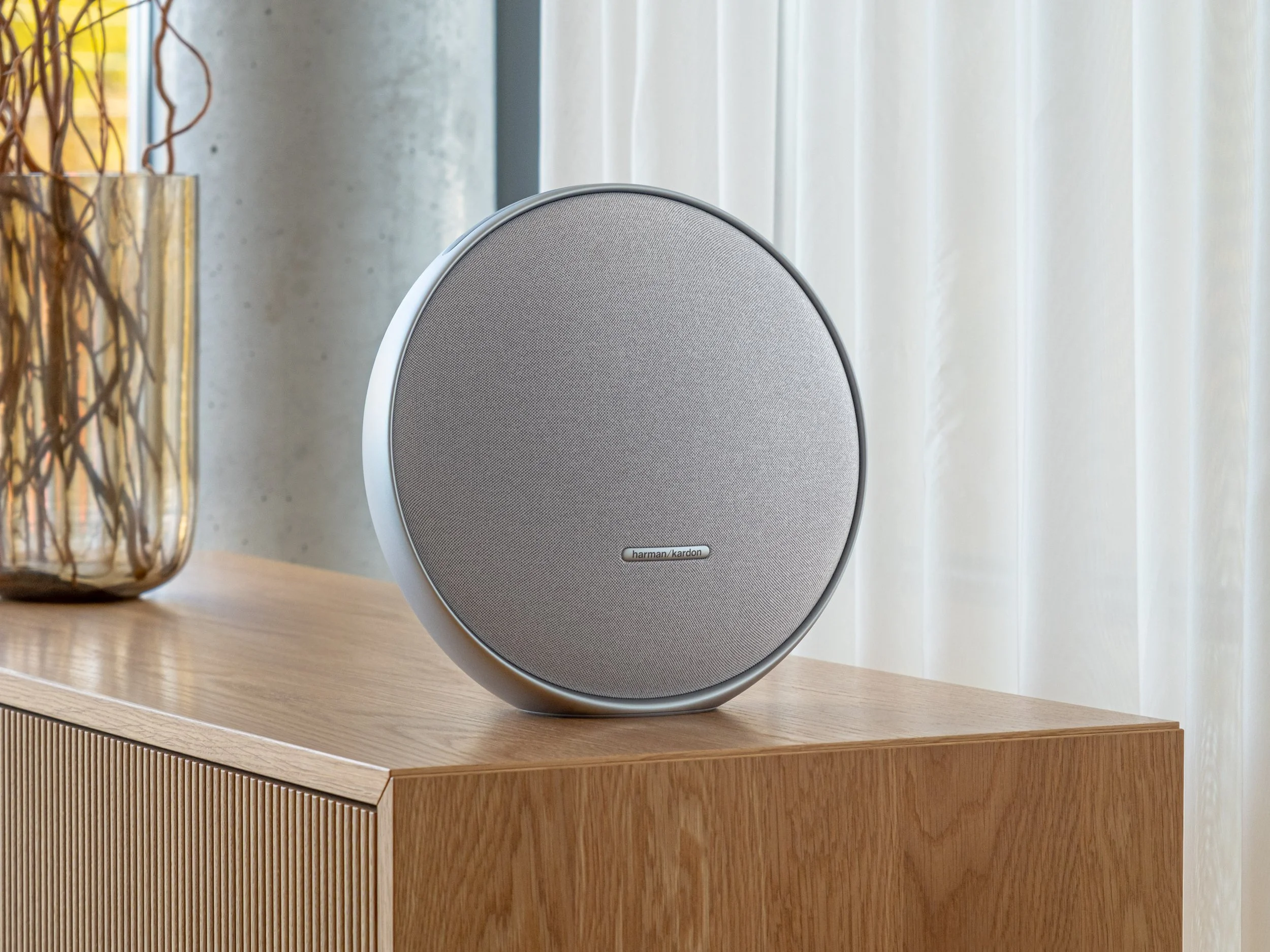 harman-onyx-speaker-decor.jpg