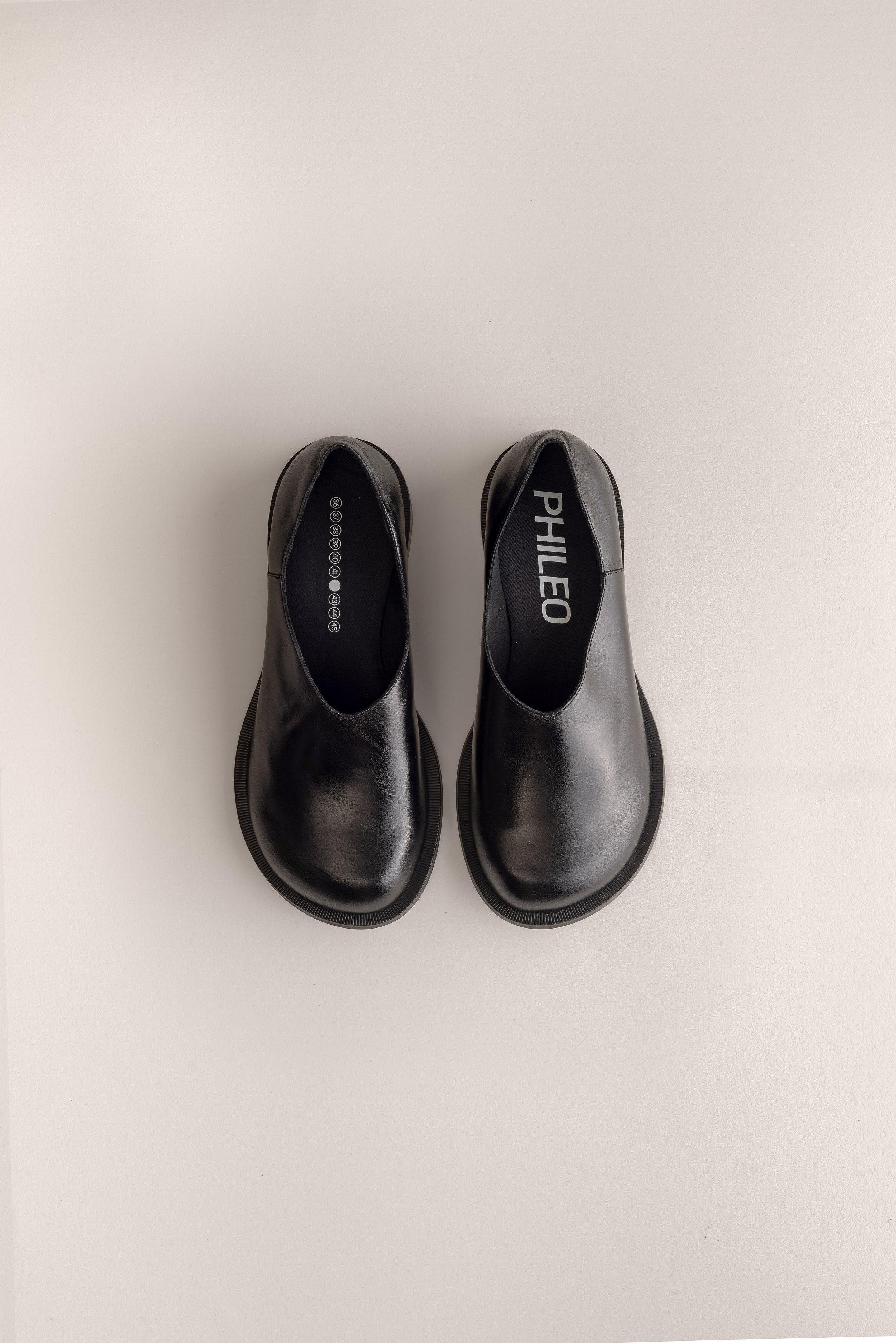 PHILEO_AW26_067_CLOG_BLACK_03_A.jpg