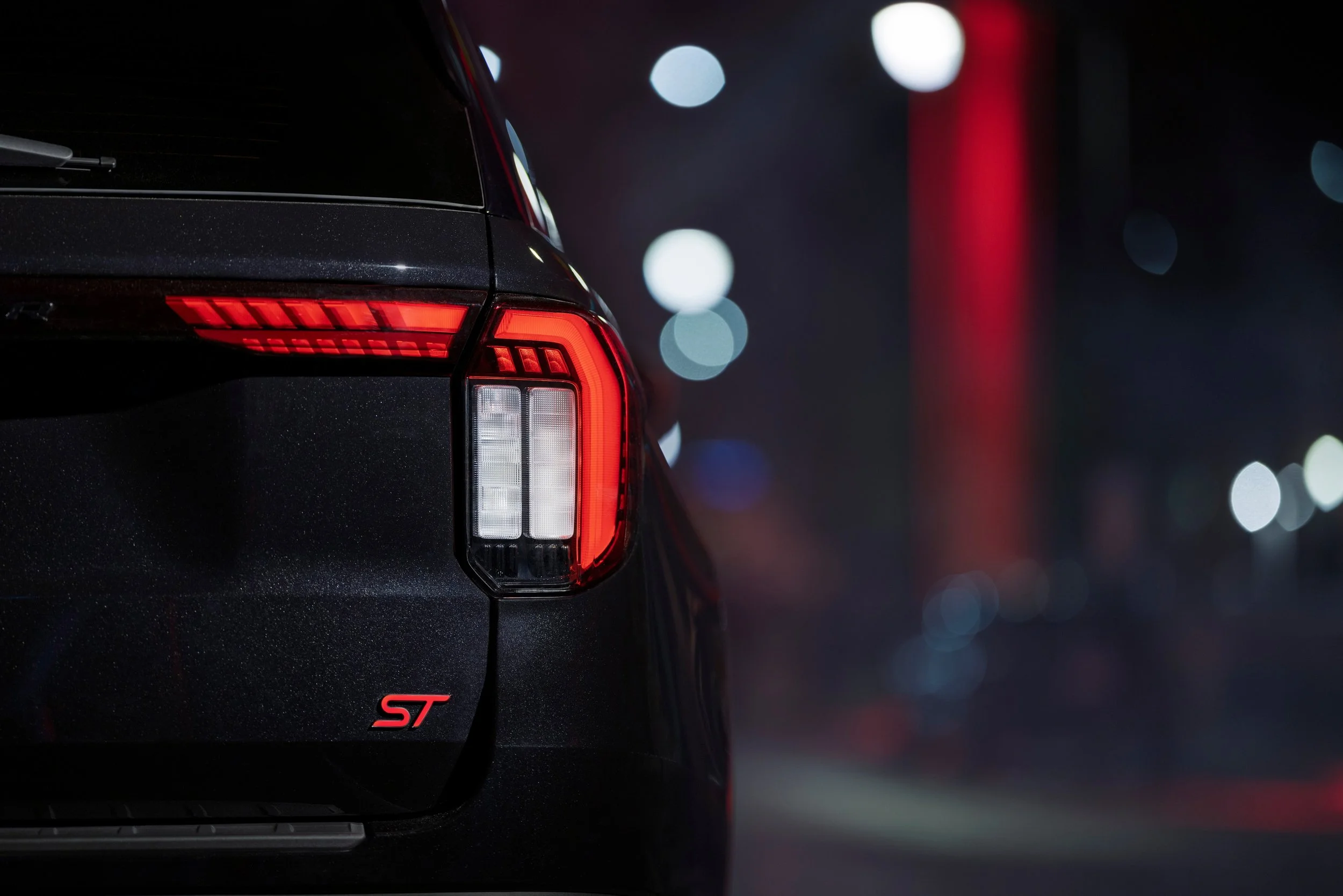 2027_Ford_Explorer_ST_Sinister_package_7.jpg