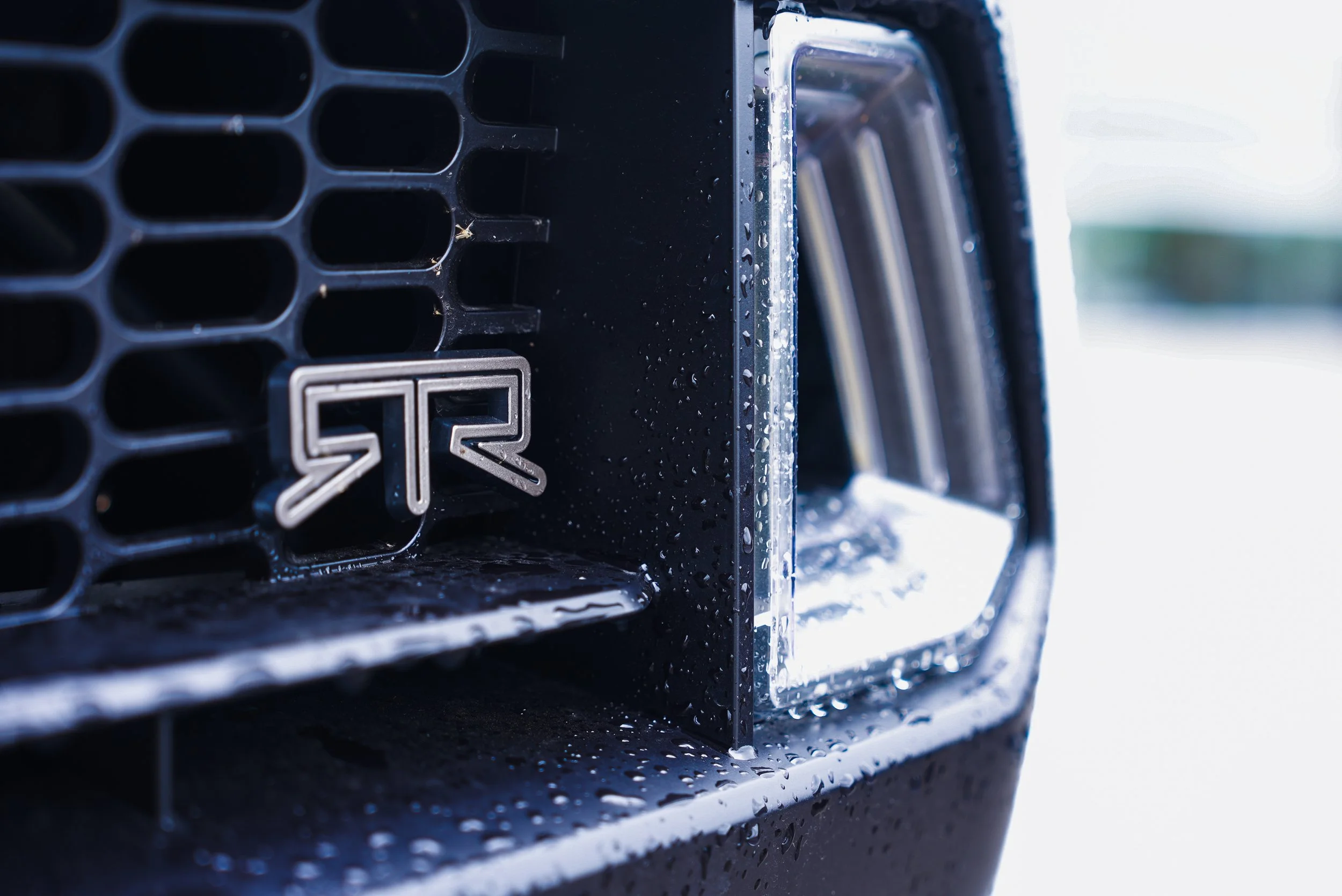 Mustang RTR vs. Dark Horse: 