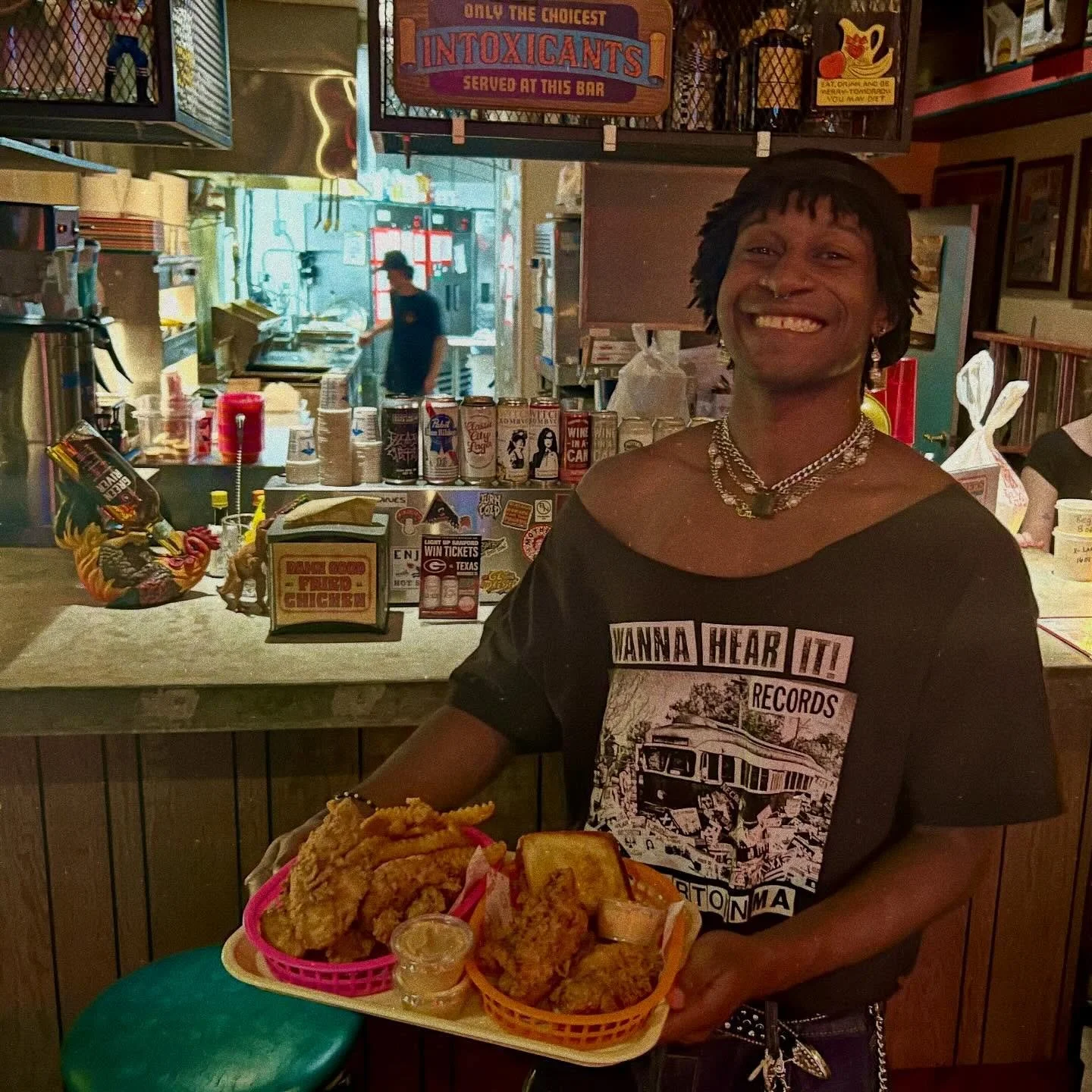 Best🍗 in the city. Big smiles and bad*ss bird from 11am-10pm.
.
Juror&rsquo;s specials 11-3. 
.
#dgfc #waywardson #decaturisgreater #takemartaitssmarta #onatray #buckets #baskets #friedchickenandbeer