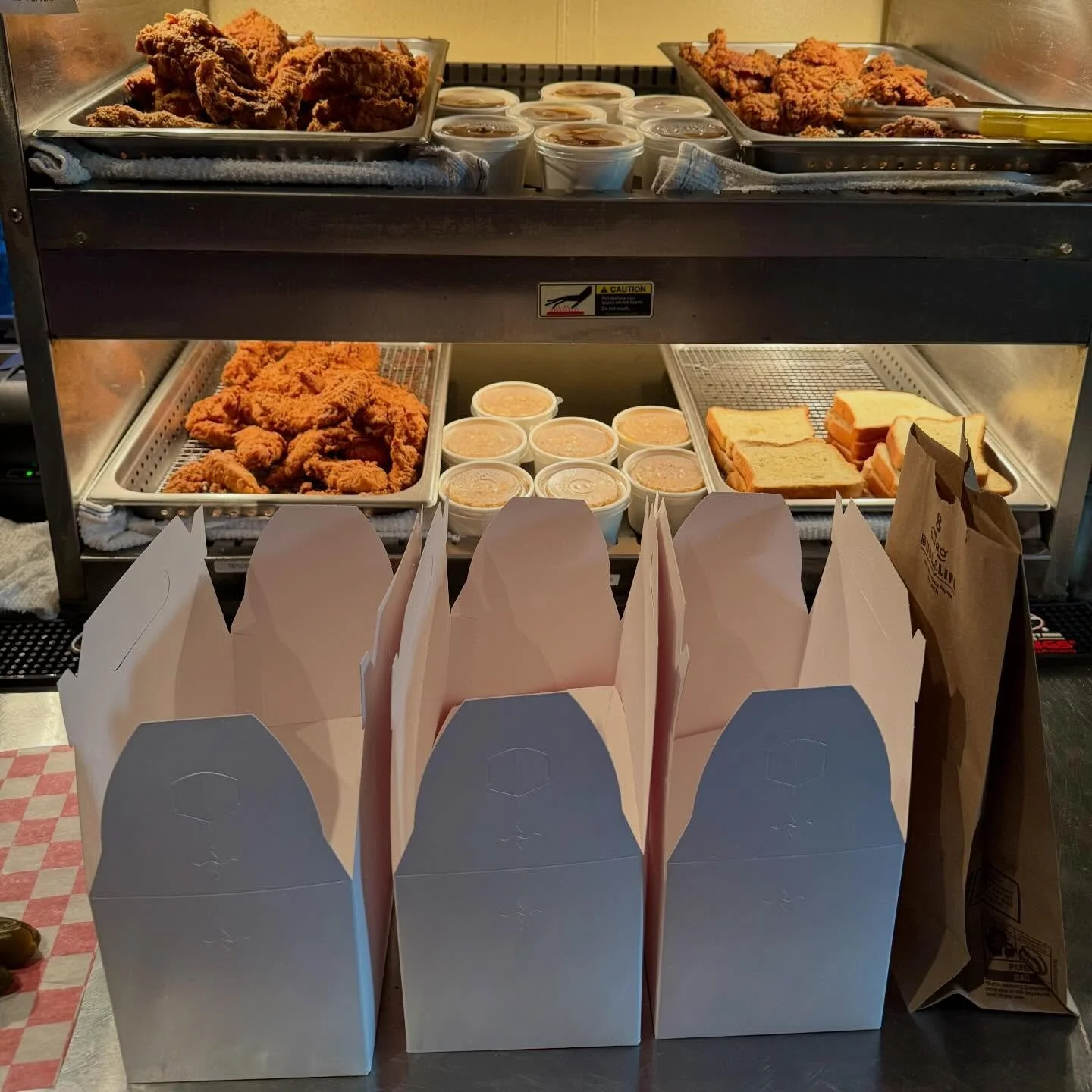 Line em up line em up! By the bucket or the box! #DGFC all dang weekend. 
.
#decaturisgreater #takemartaitssmarta #livinginacardboardbox #chickenpunx