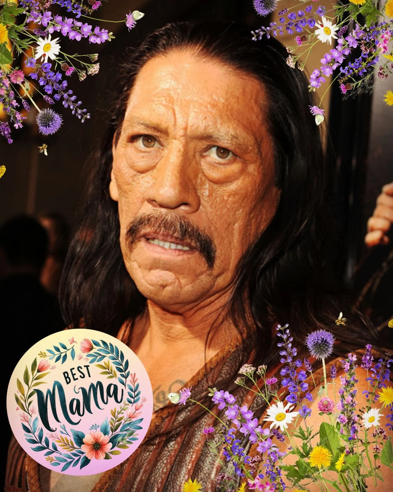 HAPPY MOTHERS DAY COME GET YR BEAUTIFUL MOM A BUCKET OF FRIED CHICKEN!
.
#beautytips #springfashion #isntshelovely #eyeofthebeholder #takemartaitssmarta