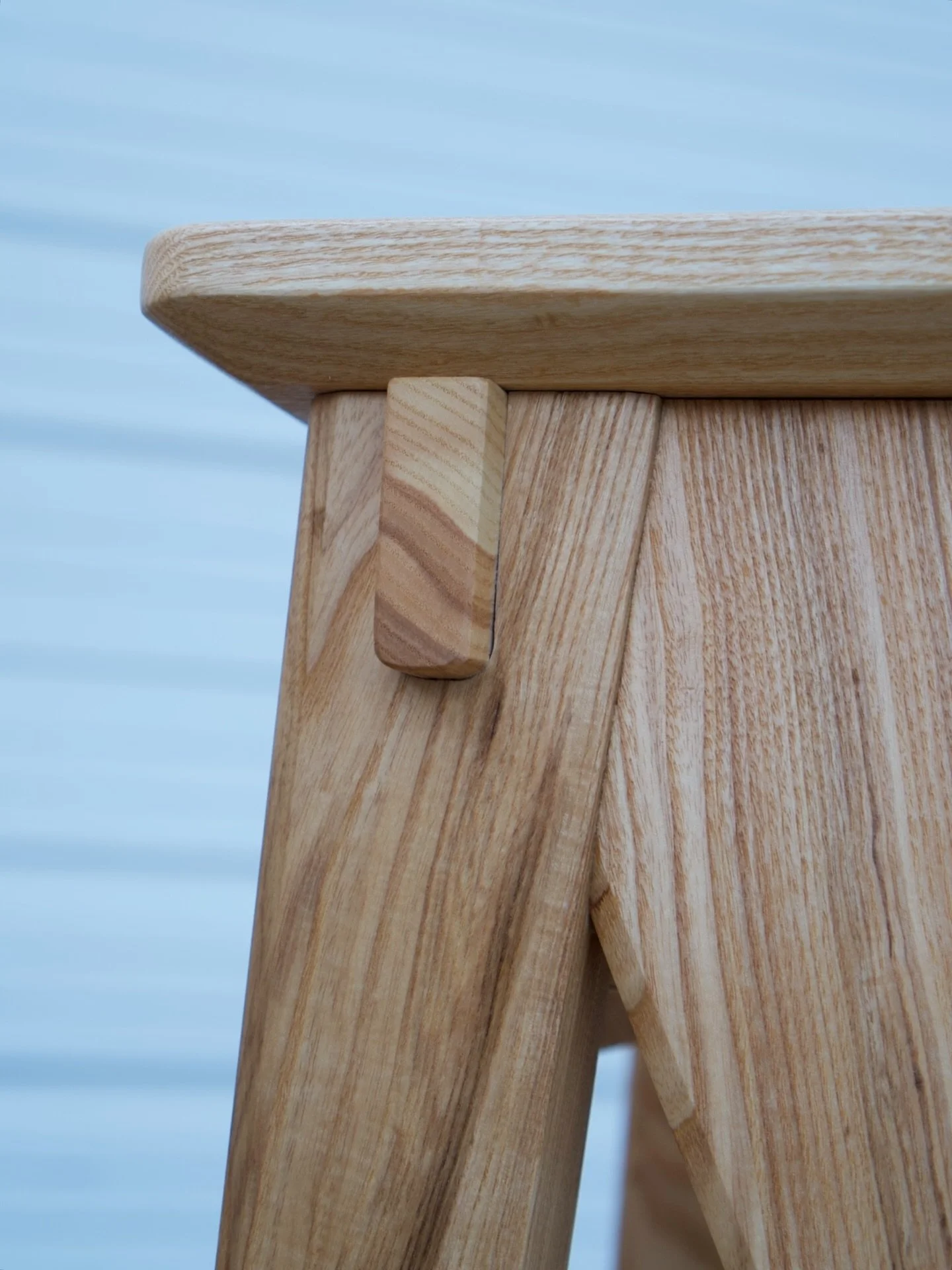 White Ash from Denver 🏔️ 🪵 
Insane grain in these boards.
Lumber from @denverwoodslabs 
#sidetables #hardwoodfurniture #details #joinery #bridlejoint #insanetotheendgrain #figuredwood #ribbongrain