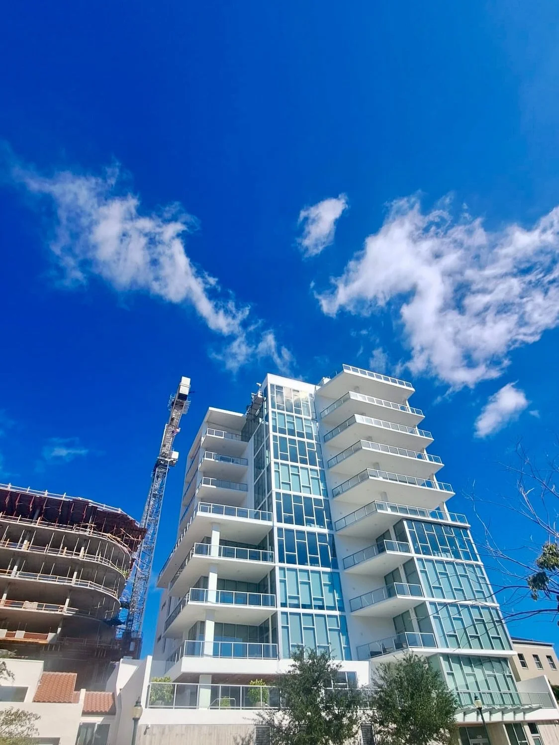 Our entire Service Team was in Sarasota this week working on The Collection project. They successfully replaced glass on the 10th floor, a flawless job that highlights their skill, precision, and dedication in action.
Proud of our incredible All Ame