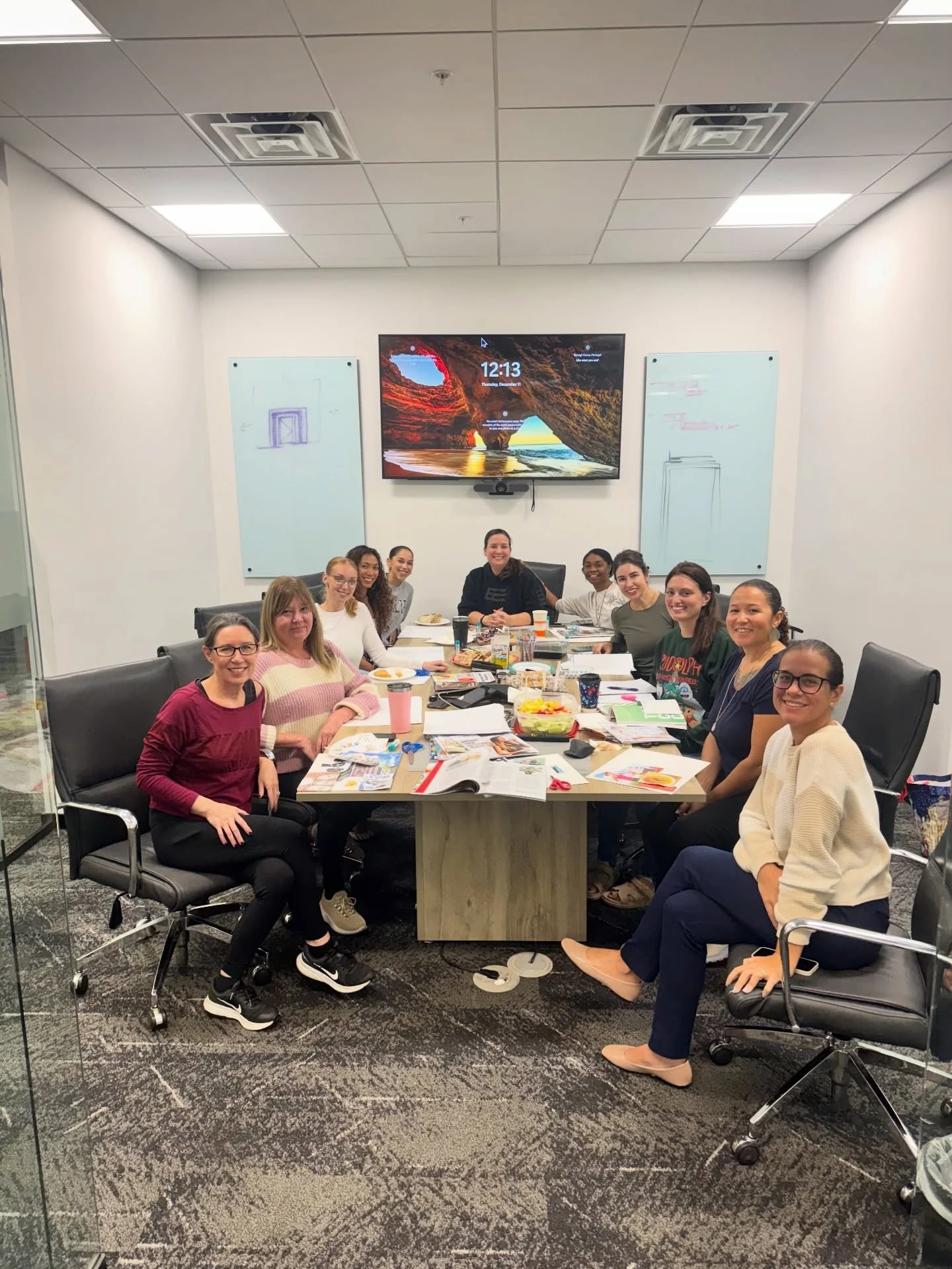 The ladies of the office came together to create their 2026 vision boards ✨ Ending 2025 on a high note while setting intentions, dreaming big, and holding each other accountable for the year ahead. It was an afternoon filled with inspiration, laughte