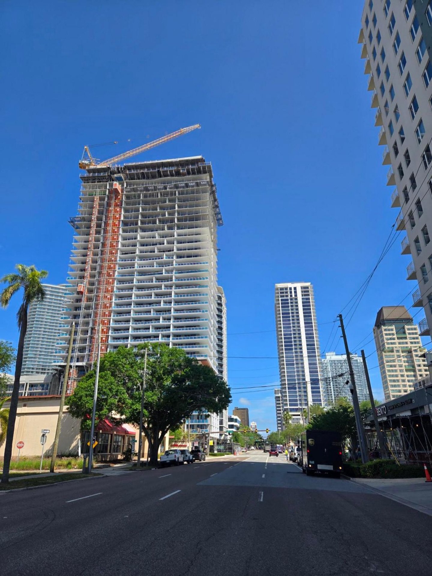 Project Spotlight: 3rd &amp; 3rd Apartments &ndash; St. Petersburg 🏗️

The 33-story tower officially topped out last month, and progress continues strong. As the glazing contractor, All American is actively overseeing the final stages, with window a