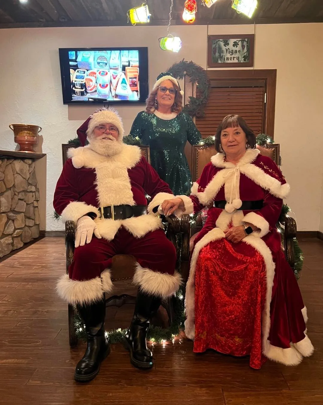 Join us now at Le Vigne Paso! Santa and Mrs Claus are waiting with their elf! 

Come get your picture taken with your kids and pets!

Lots of special treats, wine specials, lunch and more!