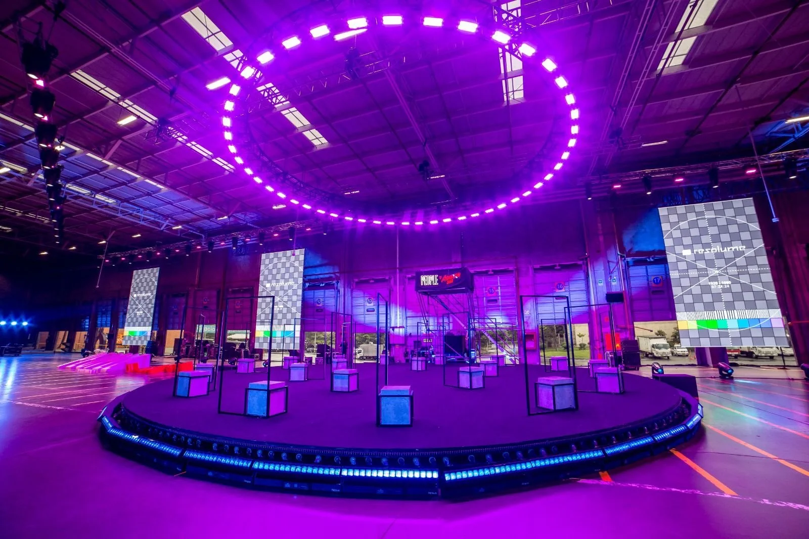 People eventos de lanzamiento, pasarela y experiencia de marca