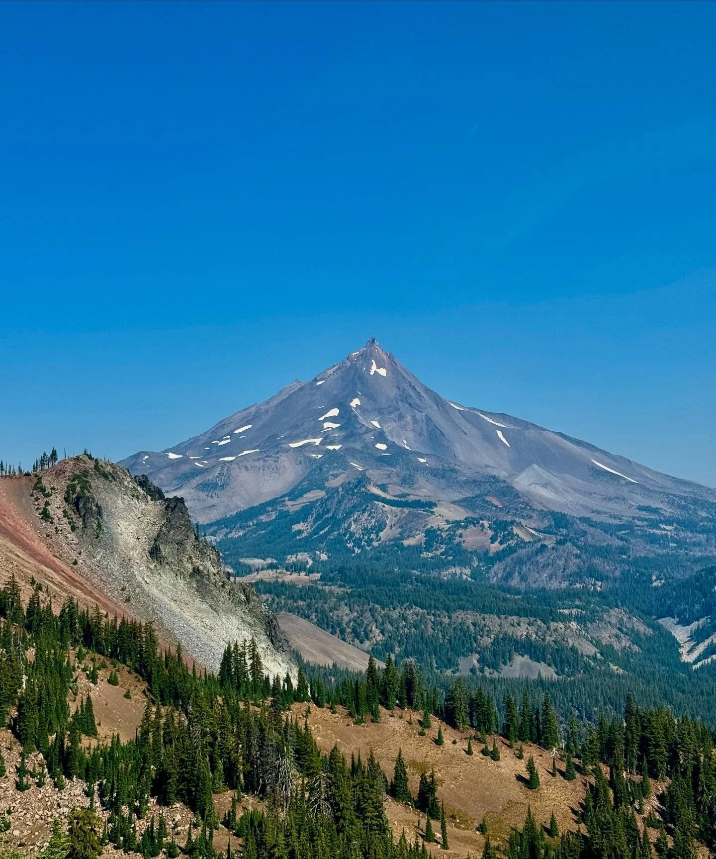 PCT: OR Section F - Sentiam Pass to Timberline Lodge (Highway 242 to Highway 35)

A very interesting section and end of the Oregon Challenge&hellip; 

After passing by Mt Washington, I stopped by Big Lake Youth Camp for much needed new shoes (should 