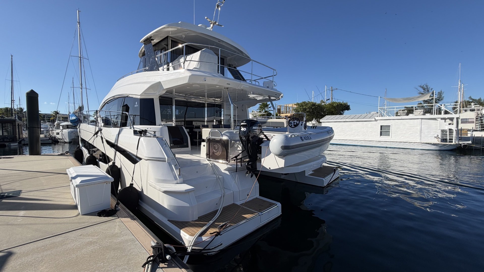 2025 AQUILA 54’ 54 ENCLOSED BRIDGE