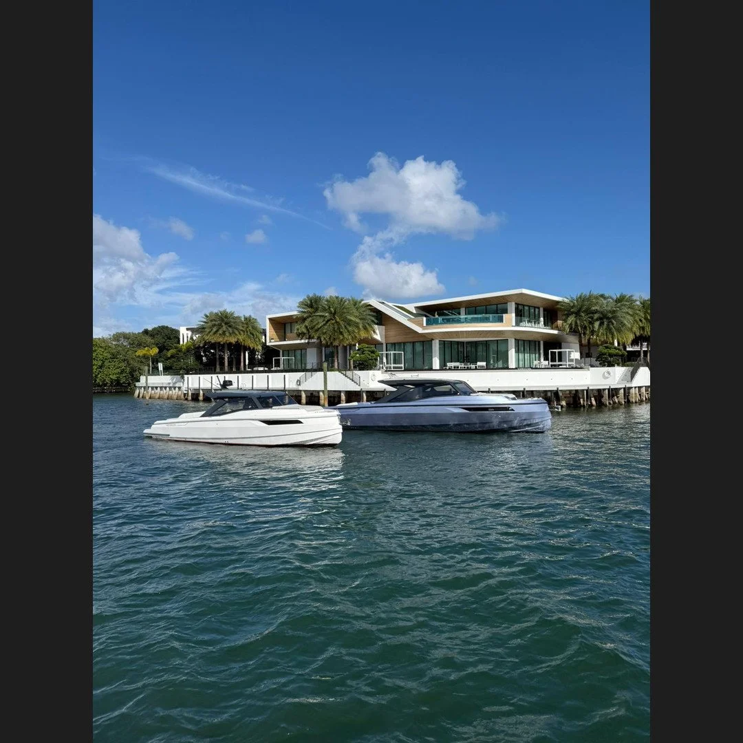 Santasevera has arrived in the Americas with a clear point of view: a luxury dayboat should run confidently in real-world seas, look flawless up close, and turn every anchorage into a private beach club. Owners are responding because the boats delive