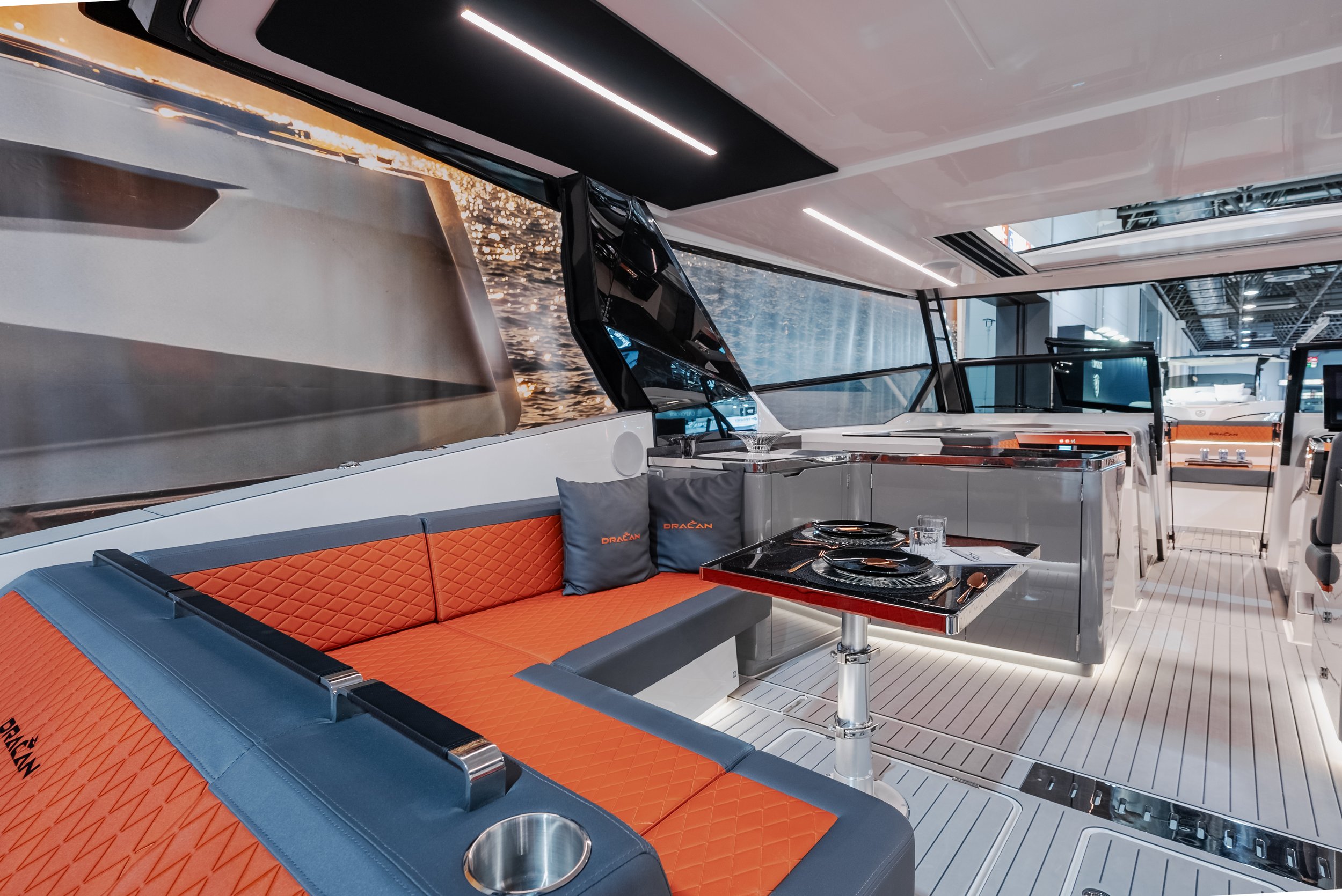 Dracan 42 - Exterior - Cockpit 03.jpg
