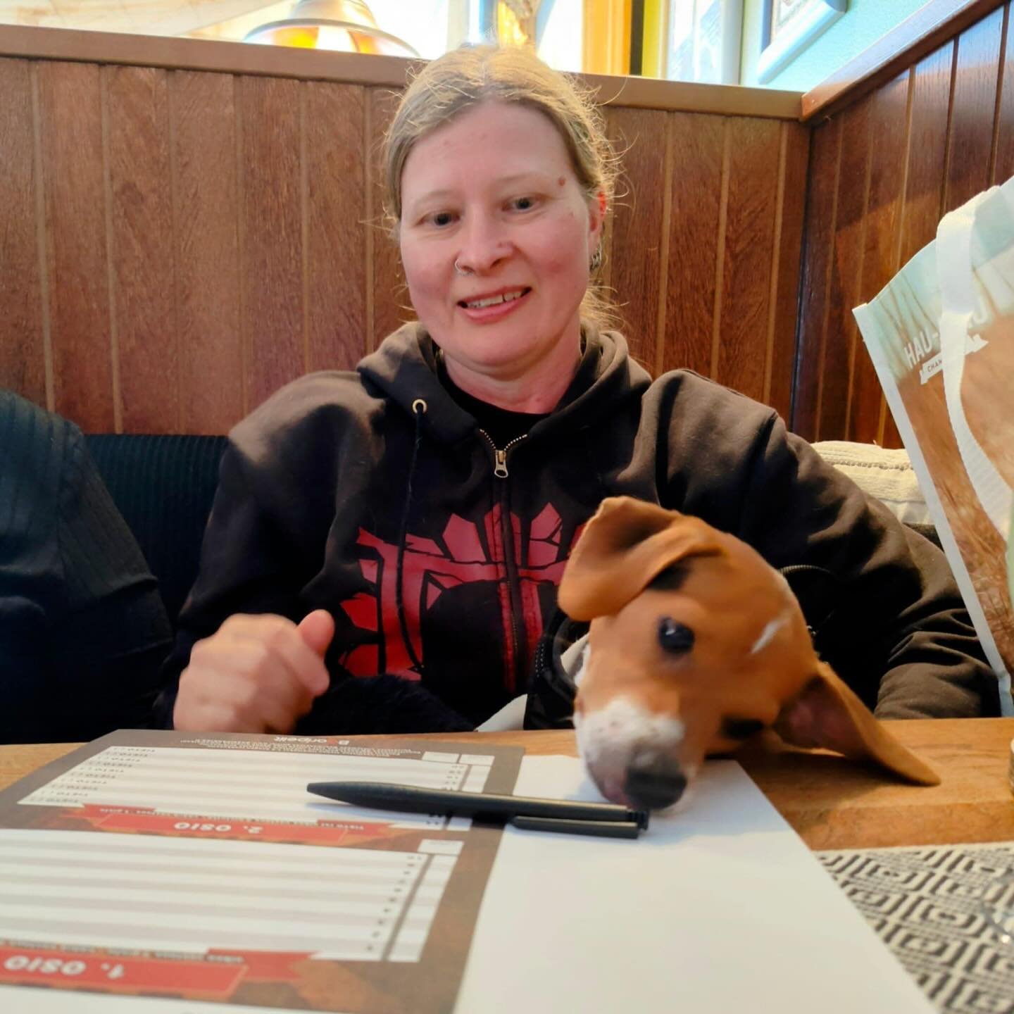 Pihakoirasta on moneksi! 
Vidar on pienest&auml; l&auml;htien osallistunut keskiviikkoisin pubivisaan 🐶