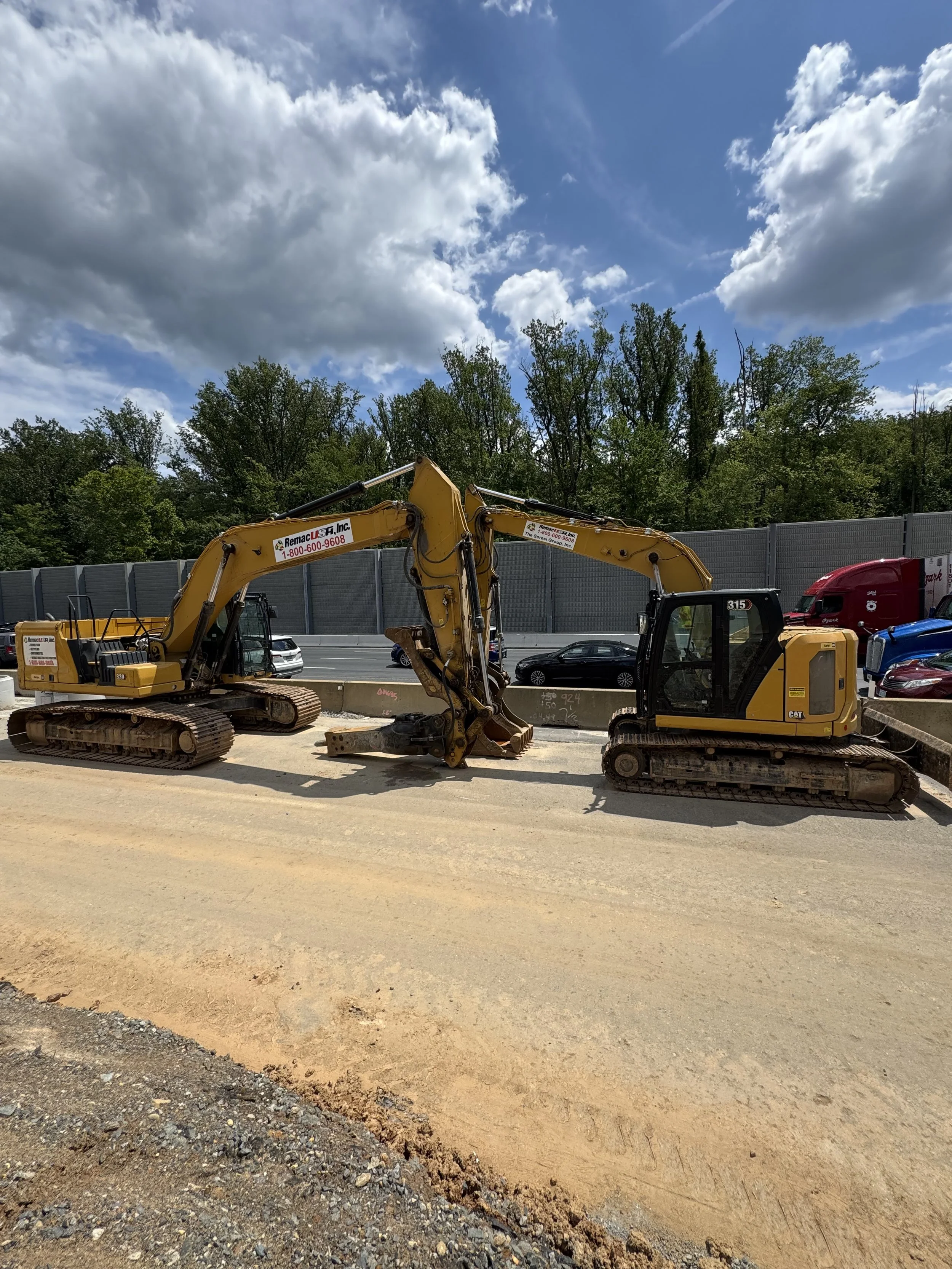 CAT 315 & 330 on I-495