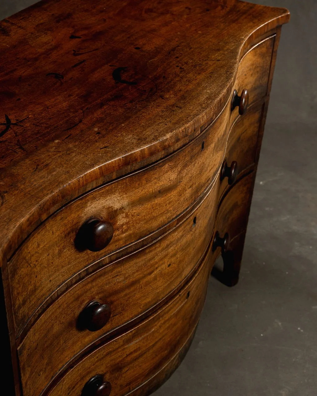 Serpentine Dresser 2.jpg