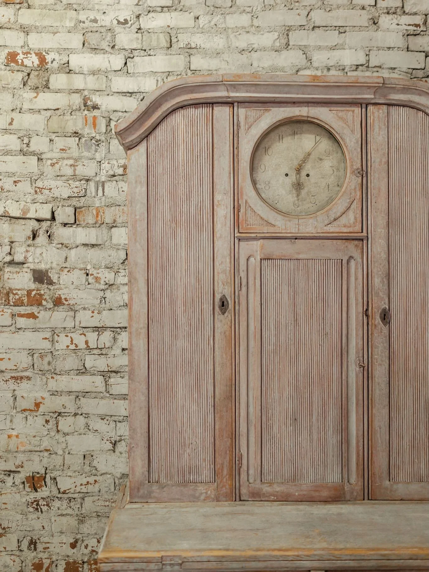 Swedish Painted Clock Cupboard
Sweden, circa 1810. A beautiful example of Swedish Gustavian period country furniture retaining its original layered paint. The clock is still in working order.