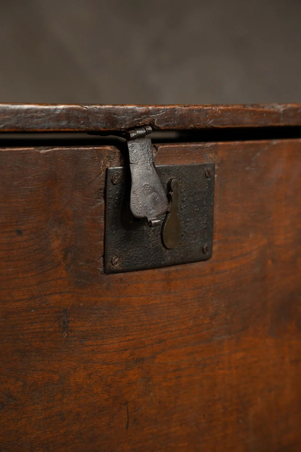 17th Century English Elm Sword2.jpg