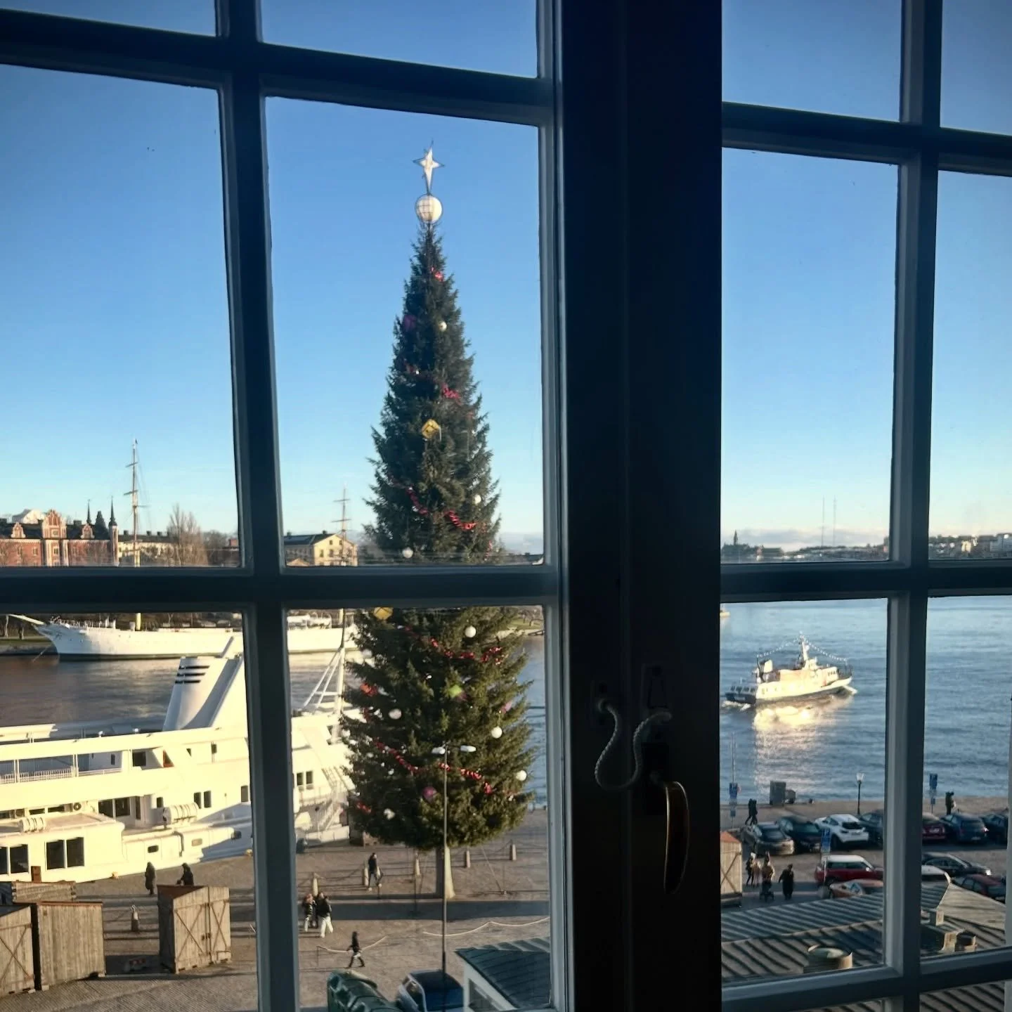 When clients share a photo like this, it fills my heart.
Thank you to everyone who has traveled with me this year. Being part of your adventures and helping curate moments of joy has been the greatest gift.
Wishing you all a season of wonder, warmth 