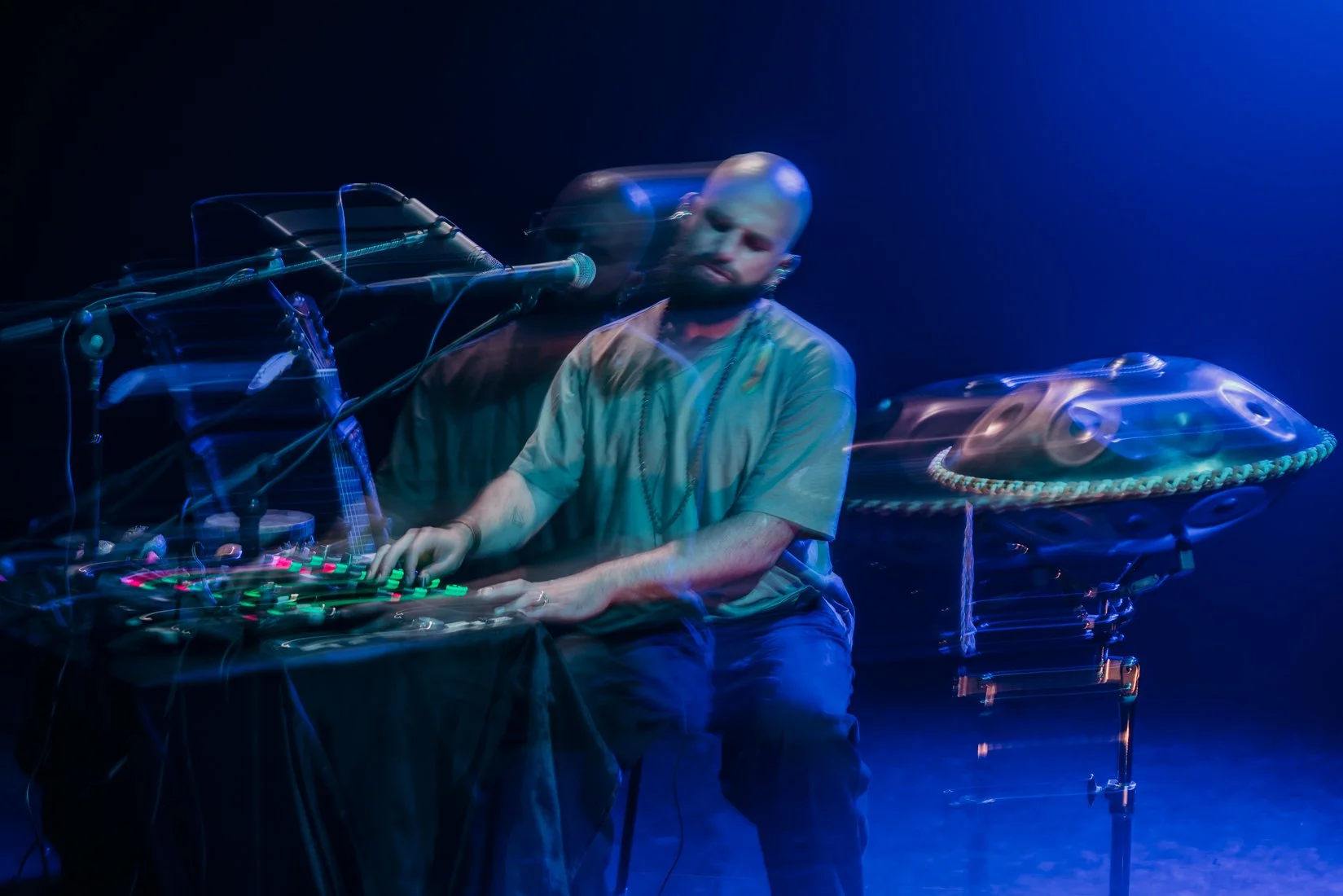 Víctor Sakshin psychodelic looper 3.jpg