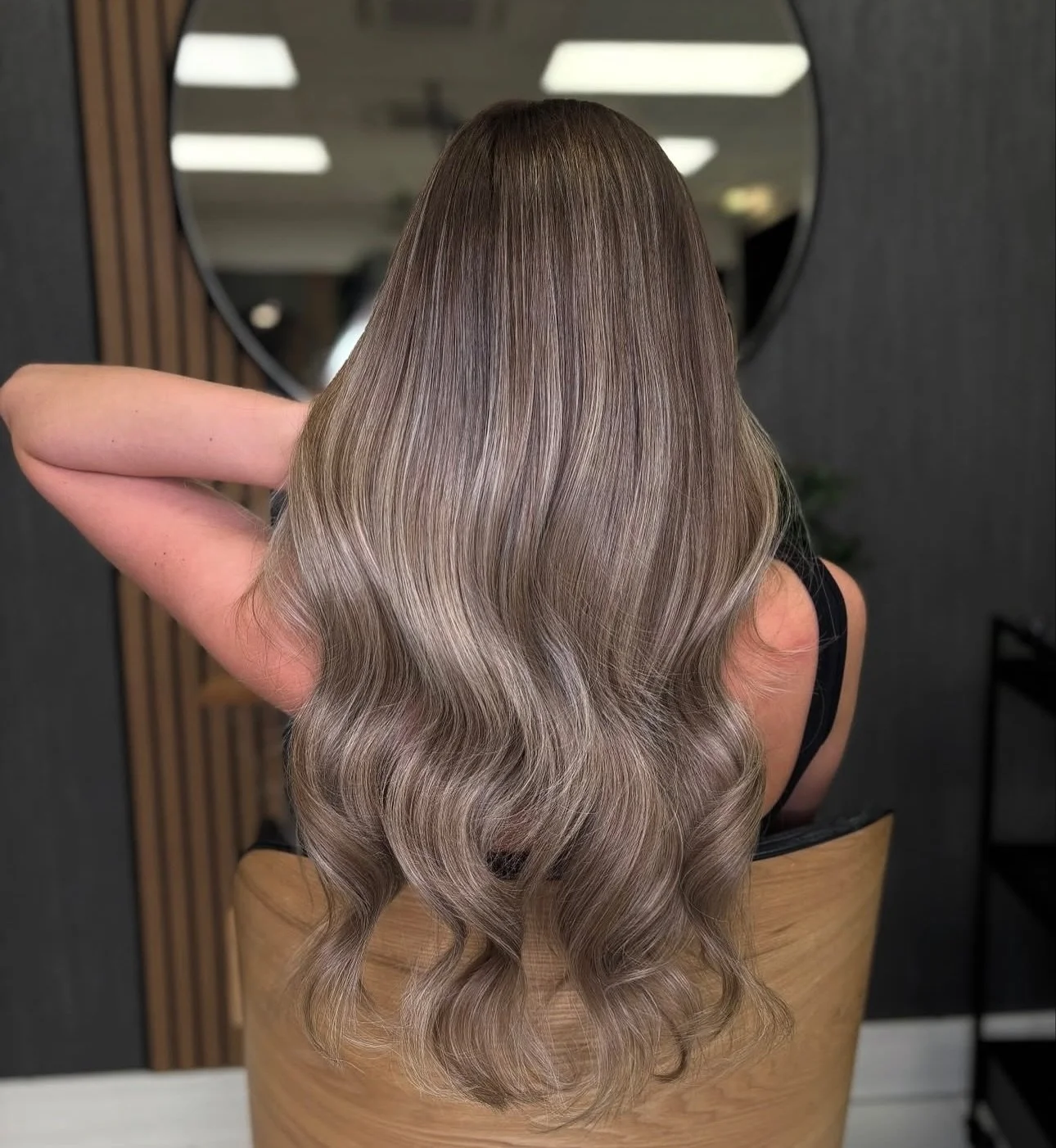 Sophie T slaying as always💅

Soph will be back to work Monday 12th of May if you&rsquo;re looking for colour and extension transformations from her👀