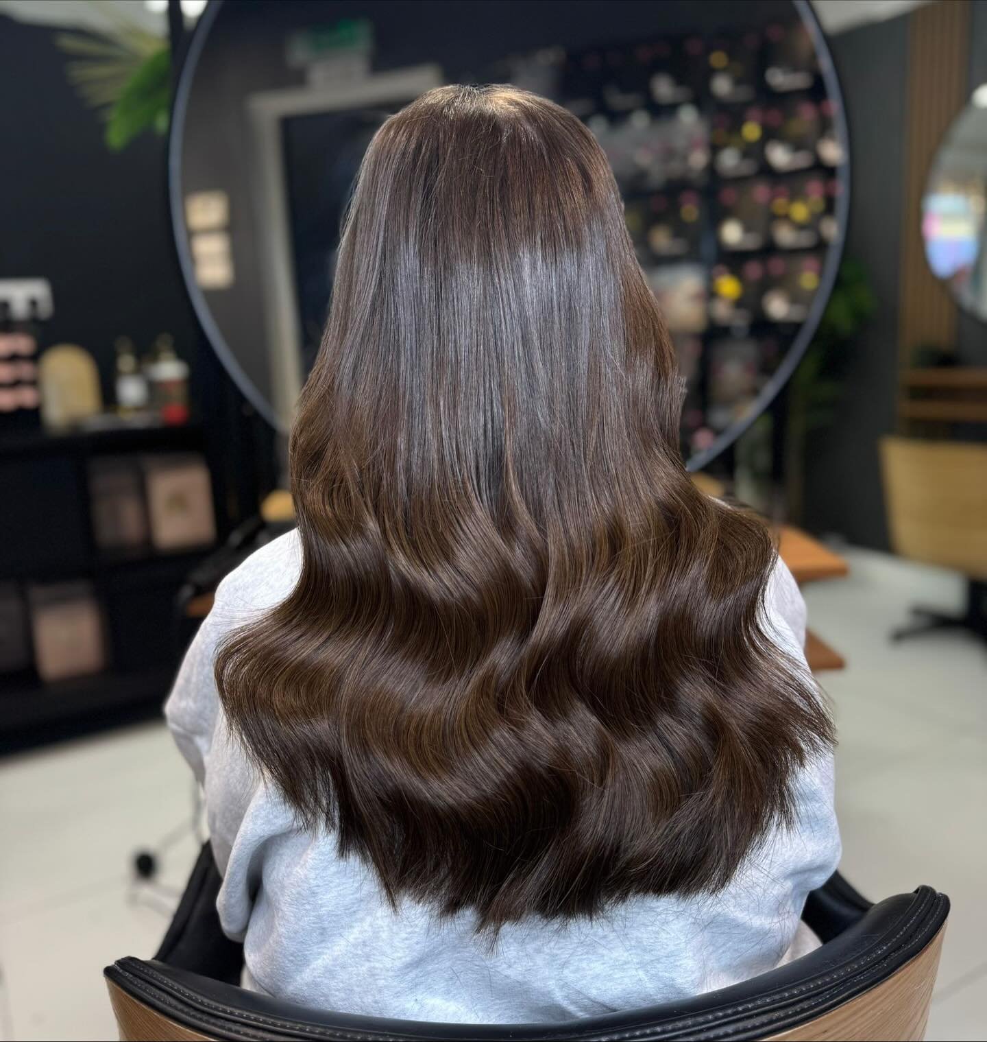 Before vs After two packs of Russian tapes! 

100g 20&rsquo;&rsquo; hair💫 
These were applied for our lovely new client Sarah by Rosie 🌹
Swipe to see the before!