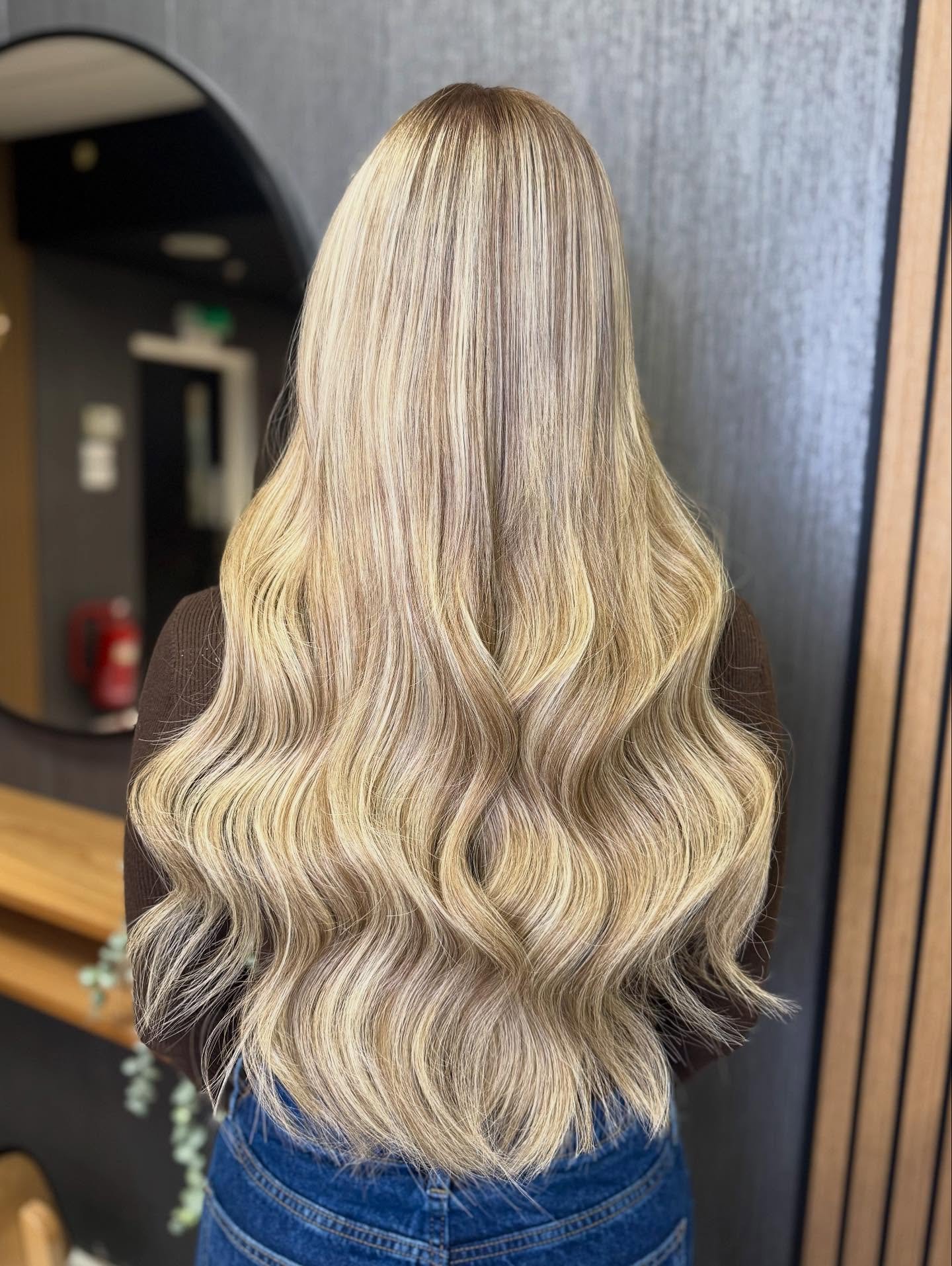 New hair day for @court.lily.x 🫶🏻 

Colour change by @sthair_foxyhairextensions followed by 150g of Russian tapes in shade #p8/613 by @rosiem.hairextensionss