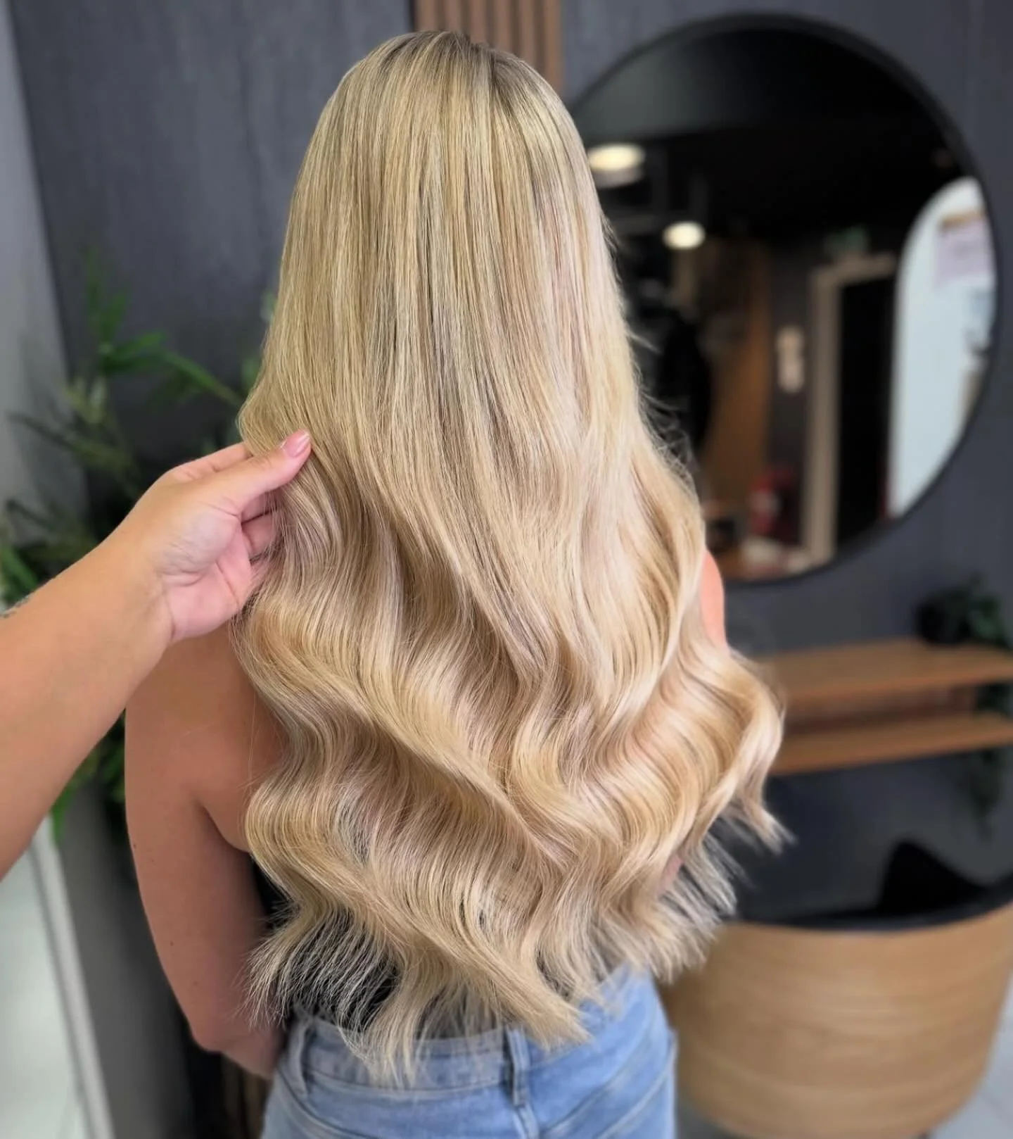 Wedding hair extensions all done for Anna ✨👰🏼&zwj;♀️

How beautiful is this?! Applied and styled by Rosie🌹

If you&rsquo;re interested in hair extensions but not sure where to start, book in for your free consultation via the link in our bio!