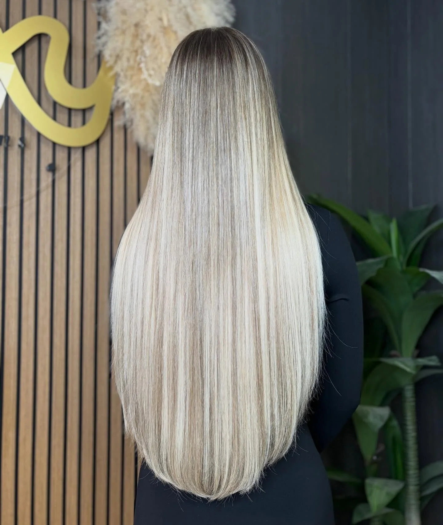 What a transformation by Jada 😮&zwj;💨
Fresh colour, followed by 24&rdquo; prebonds 
Swipe to see the before 🤳