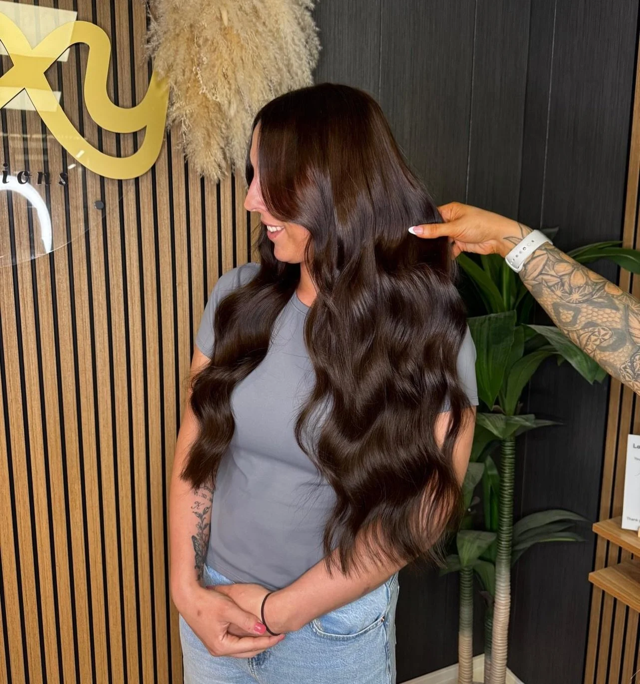 24&rdquo; hair available on custom orders💸

To find out more you can book in your free hair extension consultation via our link in bio🔗