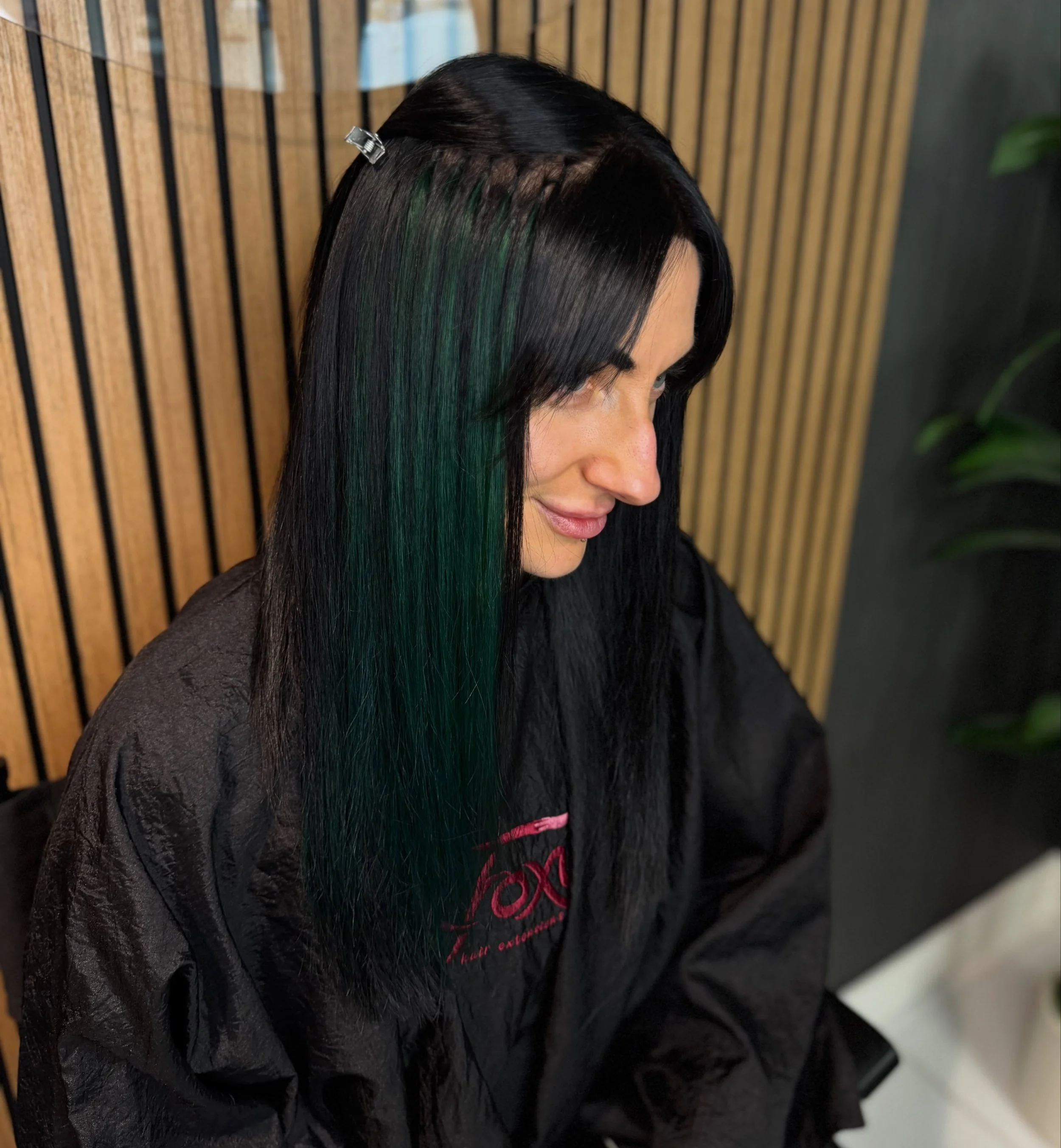 A pop of green for Hope💚

Hope likes to switch up her colour flash when her hair is almost ready to be switched out! A fun way to change up your hair extensions if you&rsquo;ve had them for that year mark! 💫

Stylist - Rachel x