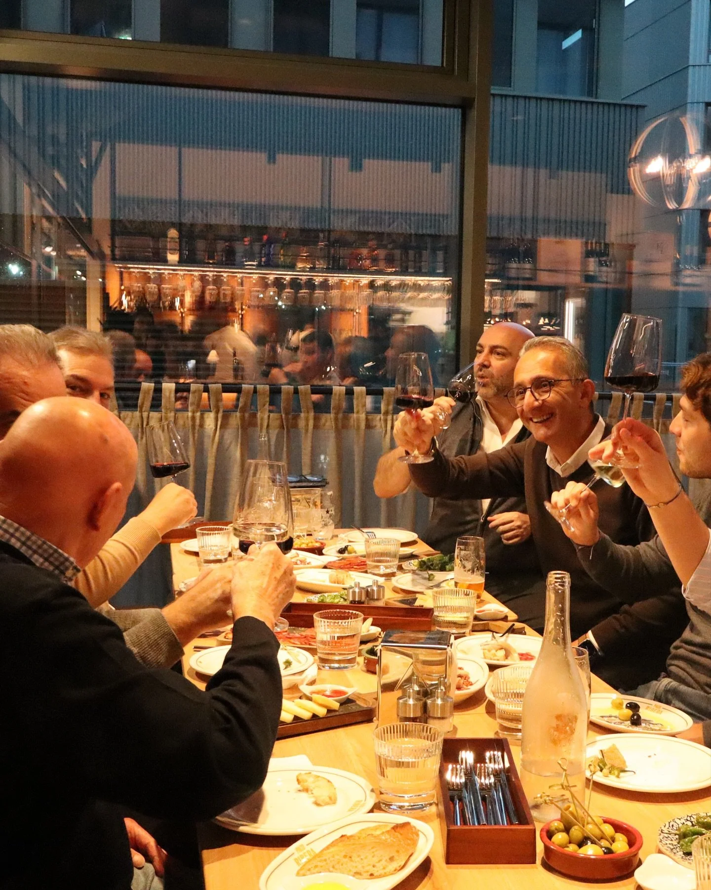 Office crew ready to fiesta? 💃🎅

Swap secret Santa for sangr&iacute;a and celebrate your Christmas party with tapas, vinos &amp; laughter at Ribera! 

You can swipe left to check our menu offer for group celebrations or parties&hellip; Combine it w