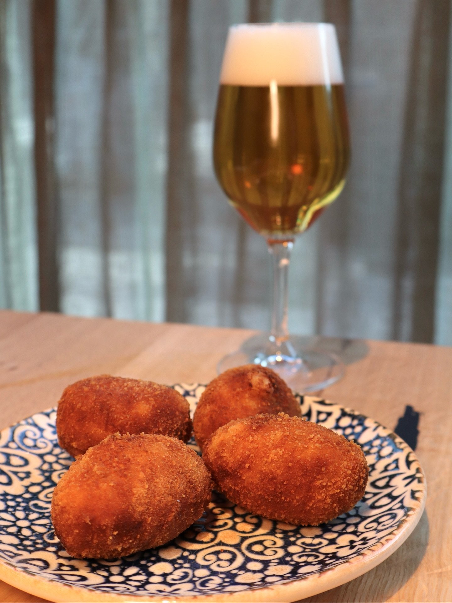 Crunch on the outside, heaven on the inside. Croqueta season is officially ON. 😬&hearts;️

⚠️Warning: these croquetas disappear fast. Don&rsquo;t say we didn&rsquo;t tell you 😏✨