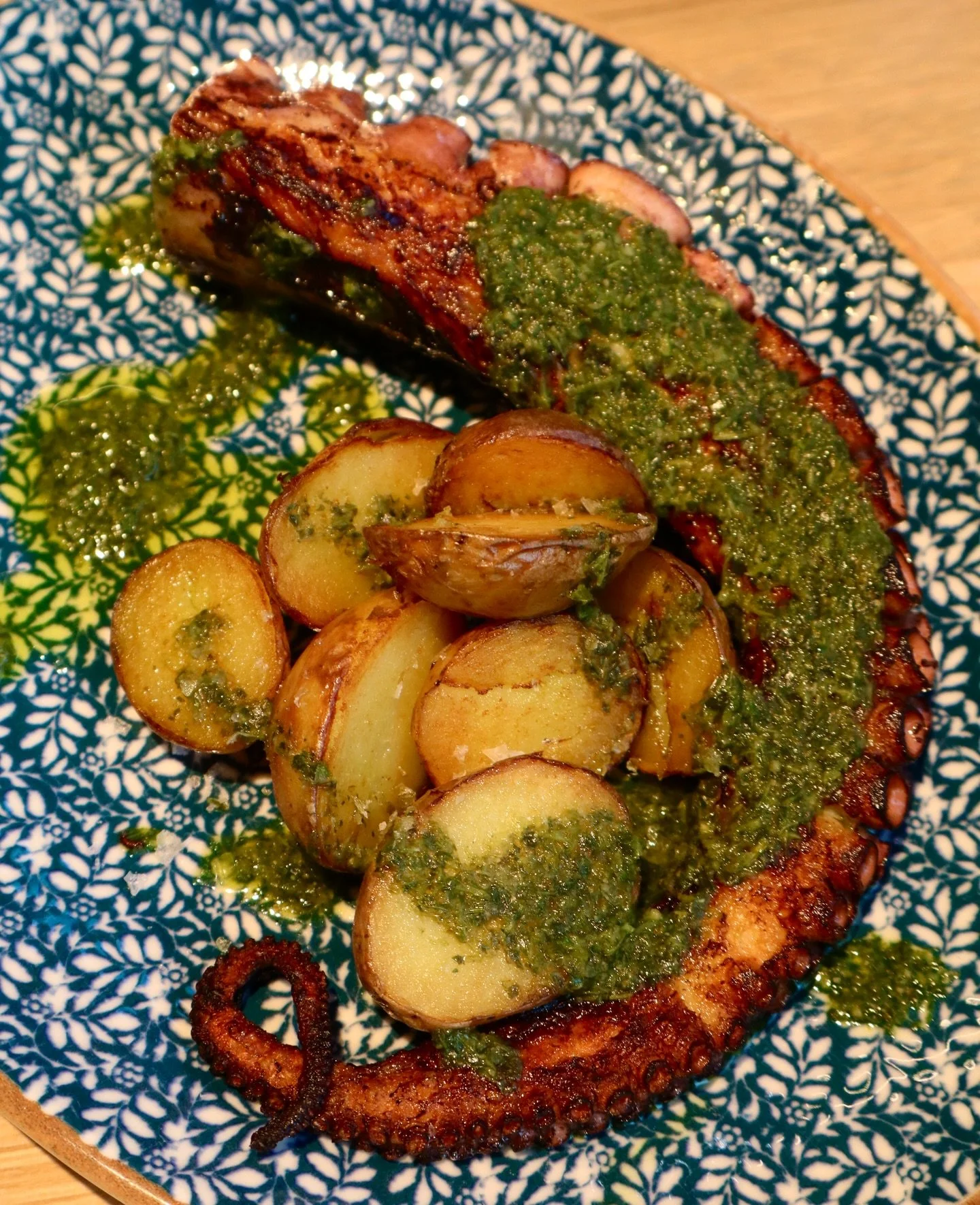 Warning: This pulpo con mojo verde may cause sudden happiness. 😋🐙