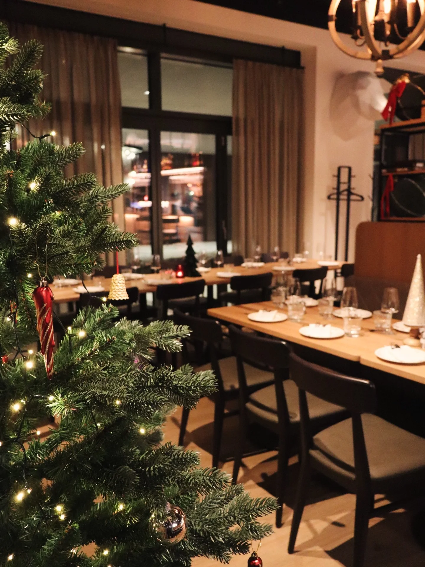 Your cozy Christmas escape&hellip; with a side of cava 🍾🥂