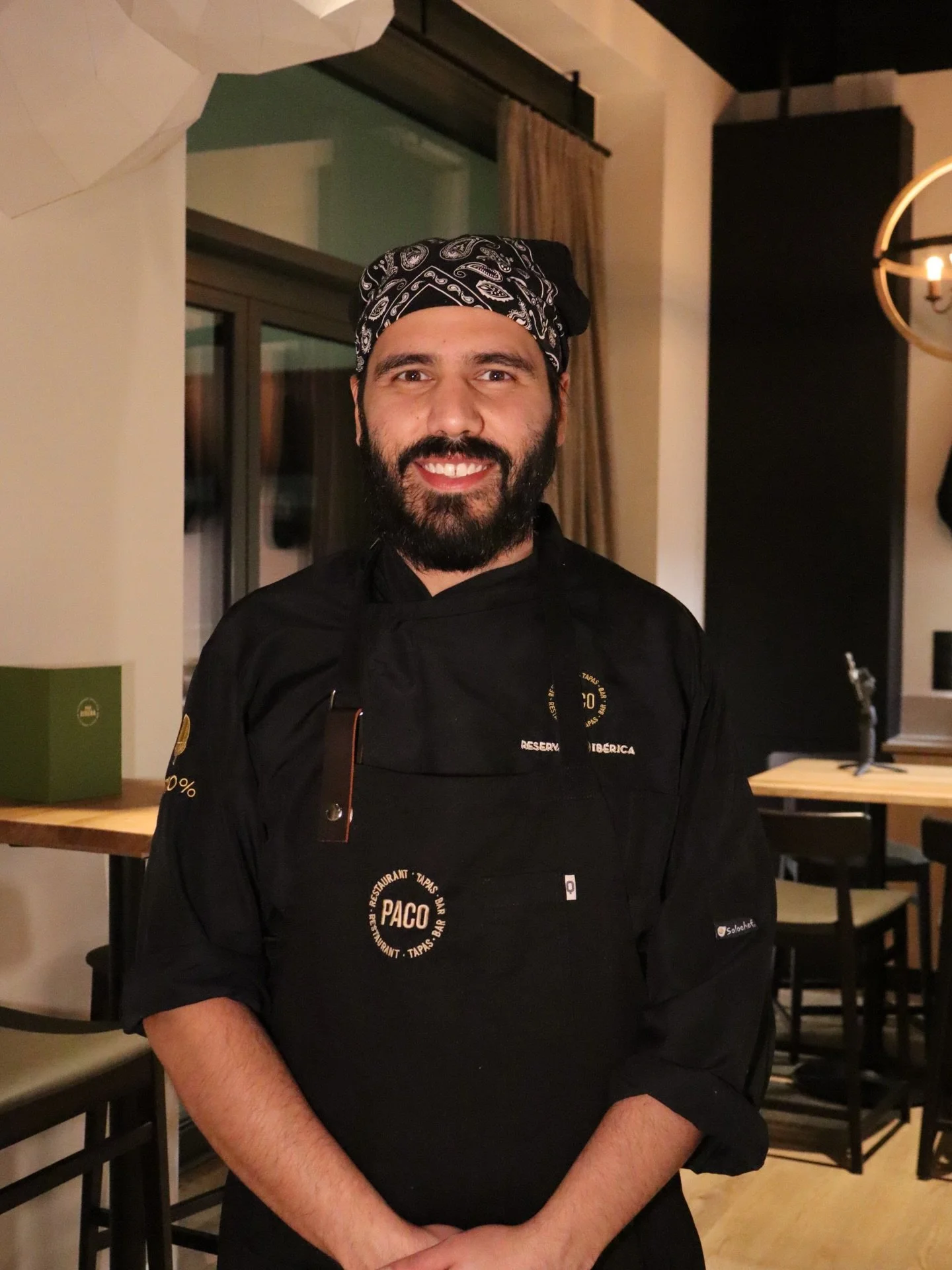 Say hola to our chef Eduardo Madrid 💥👨🏻&zwj;🍳✨

Authentic flavours, traditional recipes, and a whole lot of passion, he is the artist behind the magic 🍽️&hearts;️

Young, passionate and talented! 👌☺️