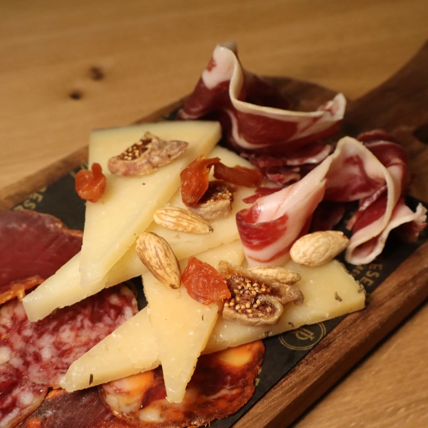 A true Spanish classic 🇪🇸

Our selecci&oacute;n de ib&eacute;ricos, perfect for sharing, pairing, and savoring 🐖🍷

3 Spanish cheese variations, chorizo, lomo and paletilla &hearts;️