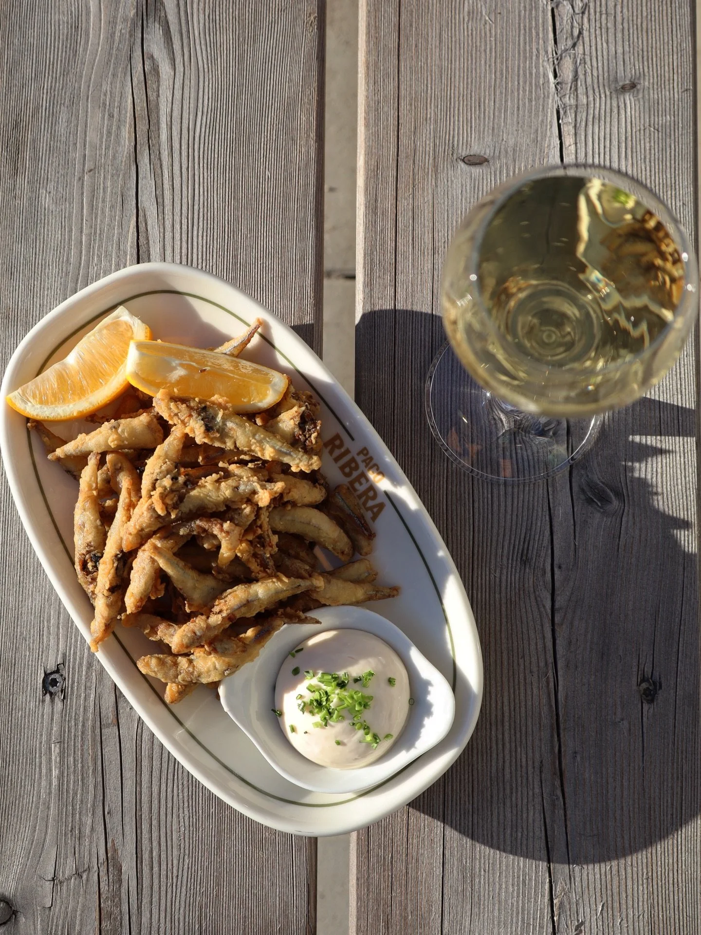 Fresh, golden, crispy pesca&iacute;to frito&hellip; light crunch, and that perfect squeeze of lemon 🐟🍋