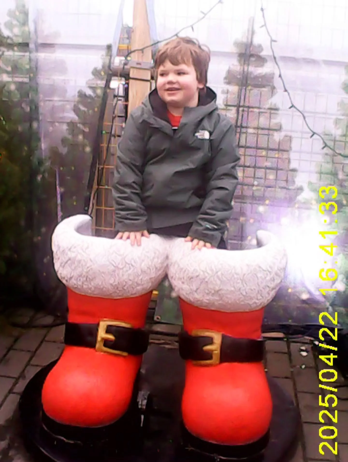 Incredibly late to posting 2025's christmas dump!! 

#christmas #vintagephotography #withtheguy