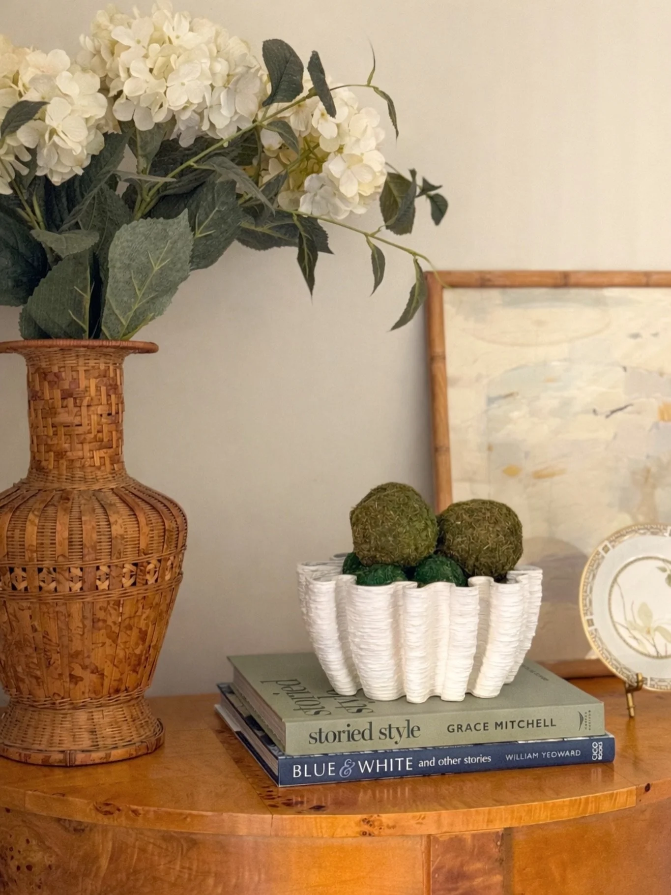 Quiet corners, perfectly layered ✨ We love a good mix of texture, warmth, and classic details. Proof that the smallest moments often make the biggest impact!
&bull;
&bull;
&bull;
#interiordesign #maconga #styledinteriors #interiordesignmacon #curated