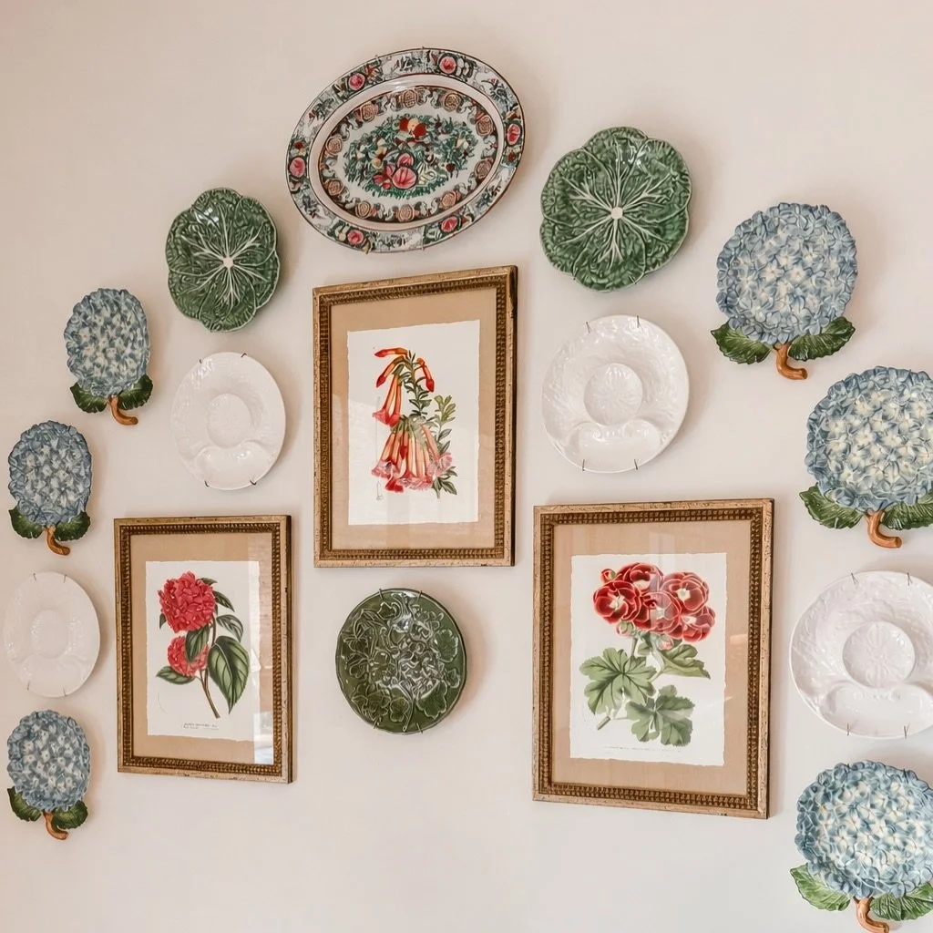 Never met a plate wall we didn&rsquo;t like 🤩
&bull;
&bull;
&bull;
#interiordesign #antiques #platewall #styledhome #macongeorgia