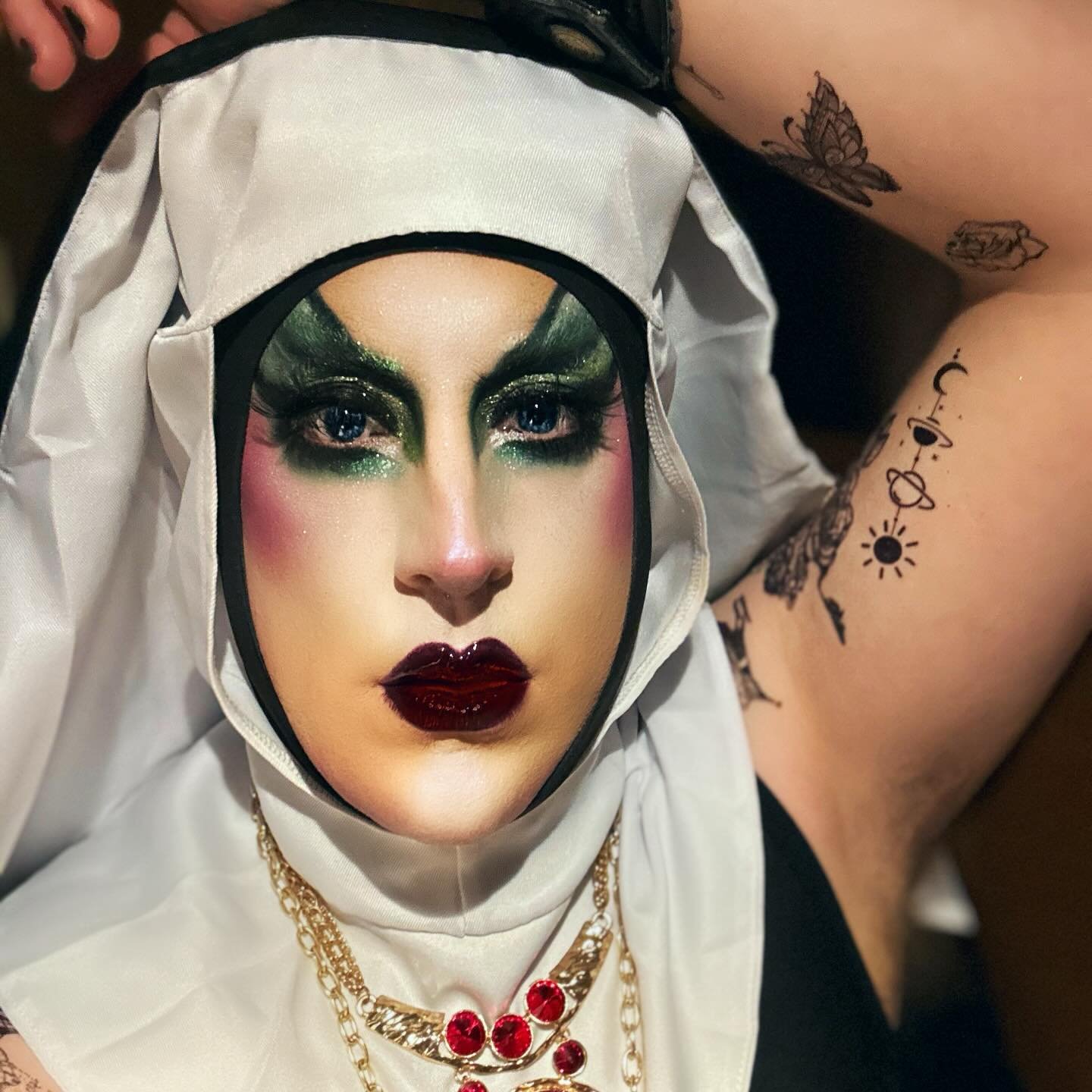 Call me Mother….Superior
@tackroomchicago
#artist #queerart #drag #makeup #chicagoartist #witchesofinstagram #witch