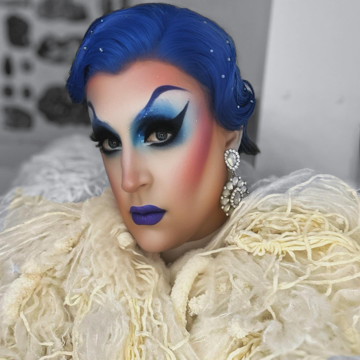 ๐ ๐ซ
Makeup: @kryolanofficial @sugarpill @danessamyricksbeauty @lemonhead.la @patricktabeauty
#drag #makeup #christmas #witchesofinstagram #holiday #queer #chicago